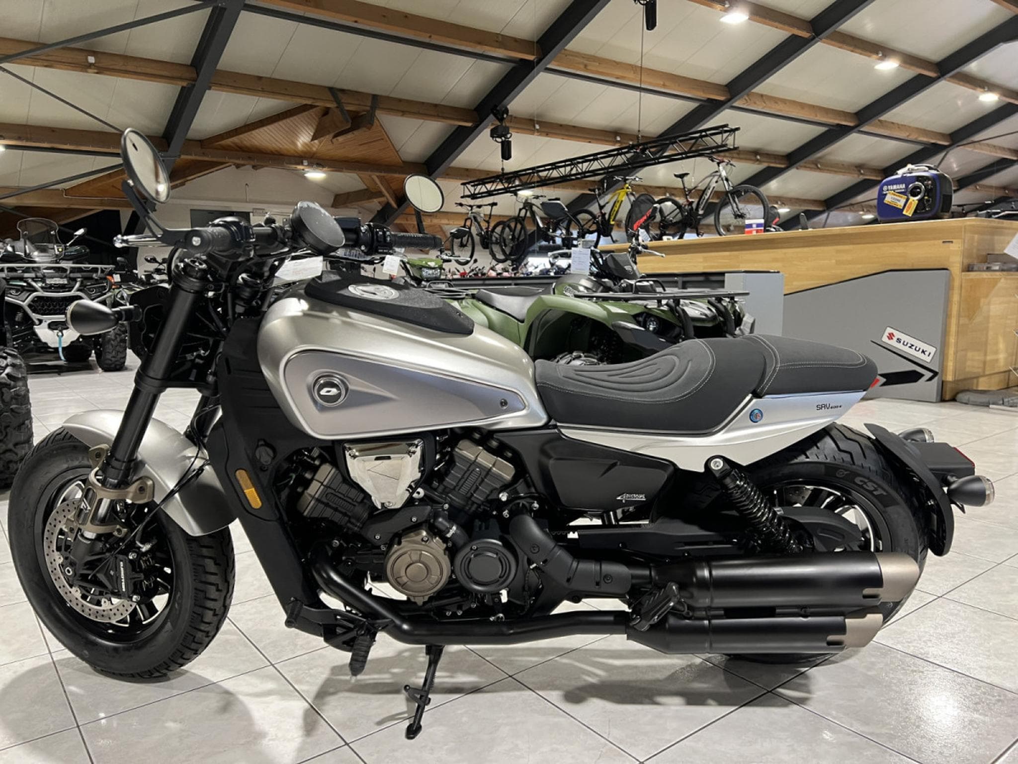 QJmotor SRV 600 V4 (2026) - Photo 4