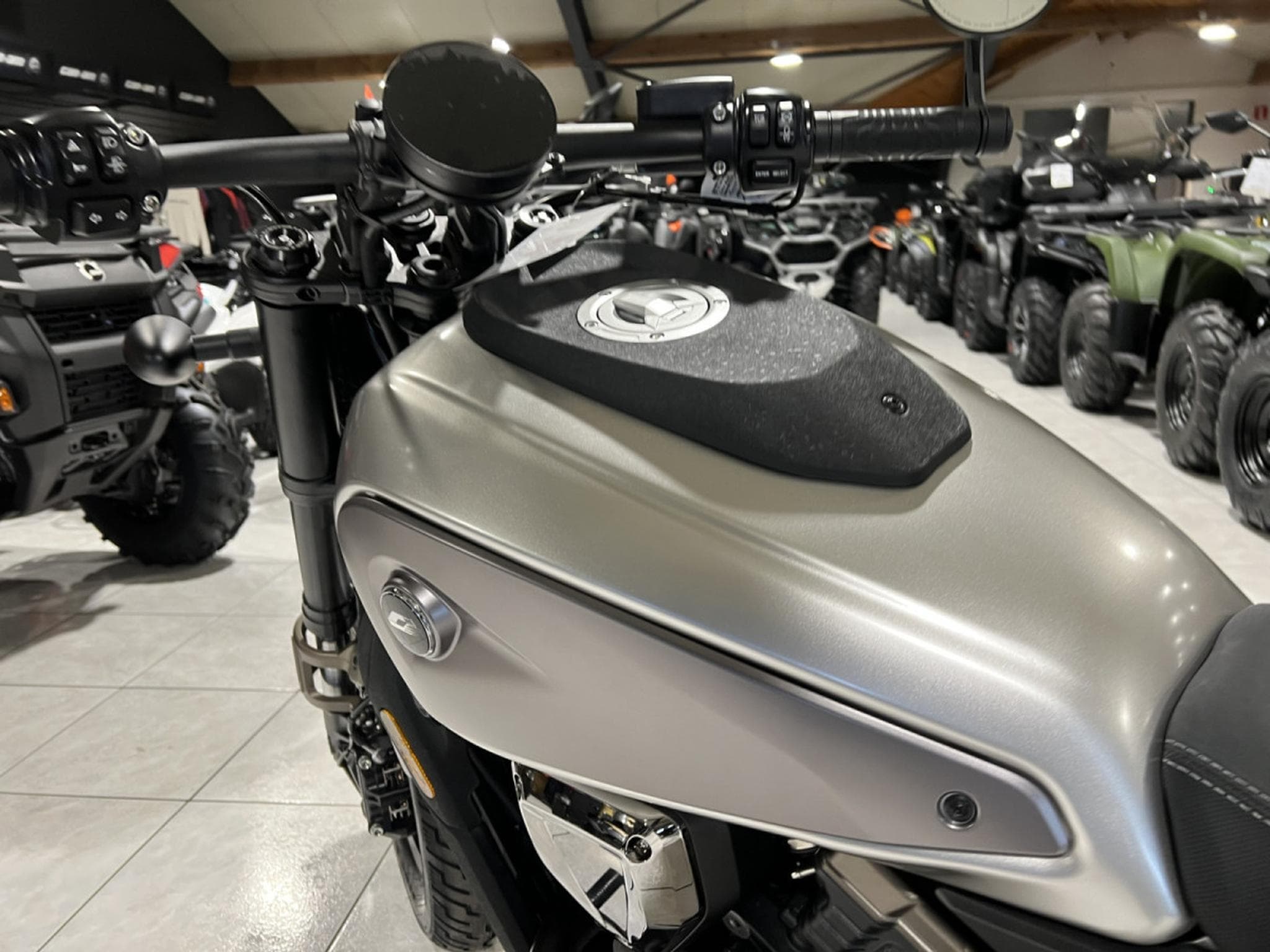QJmotor SRV 600 V4 (2026) - Photo 6