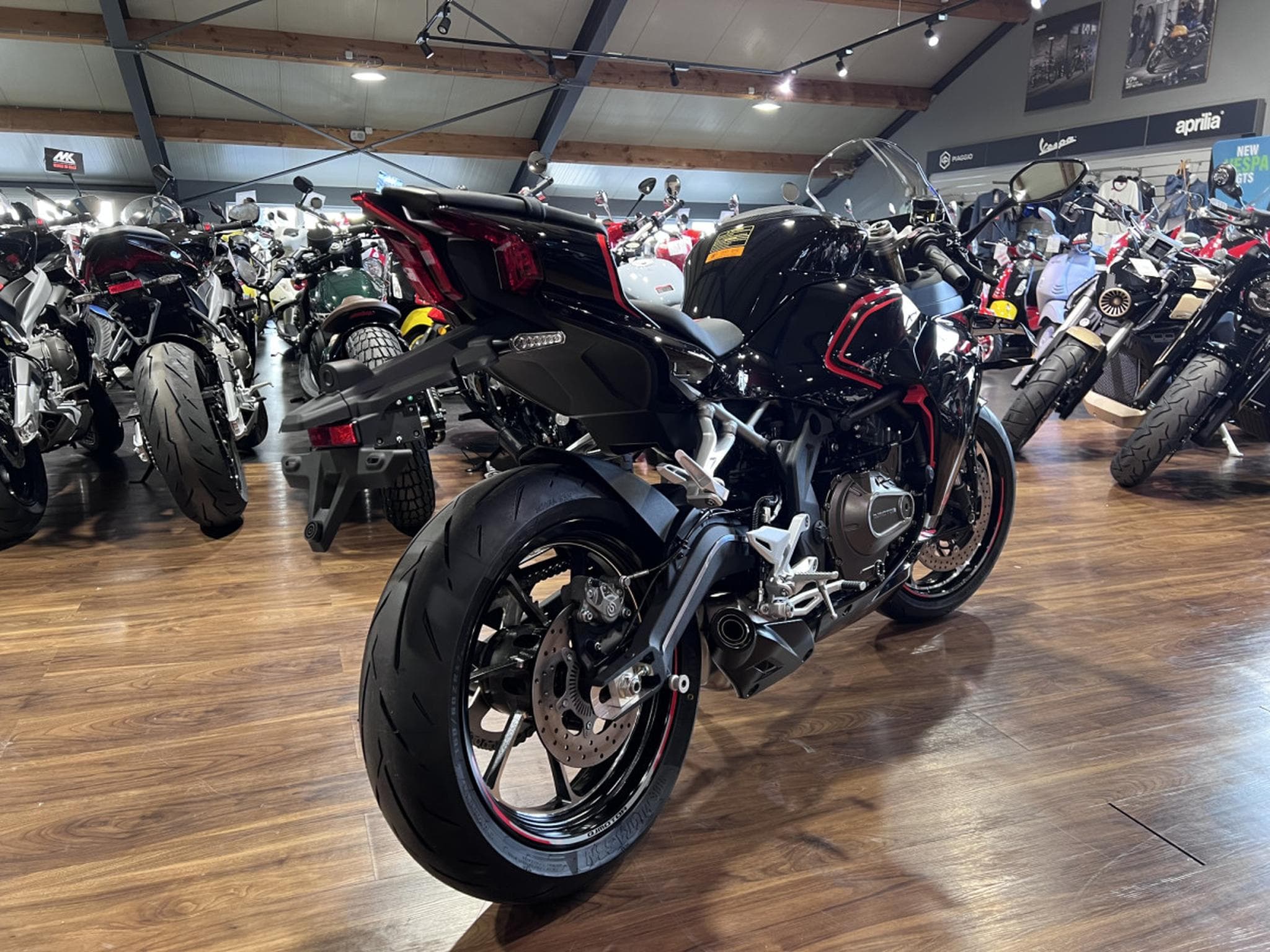 QJmotor SRK 421 RR RR (2026) - Photo 3