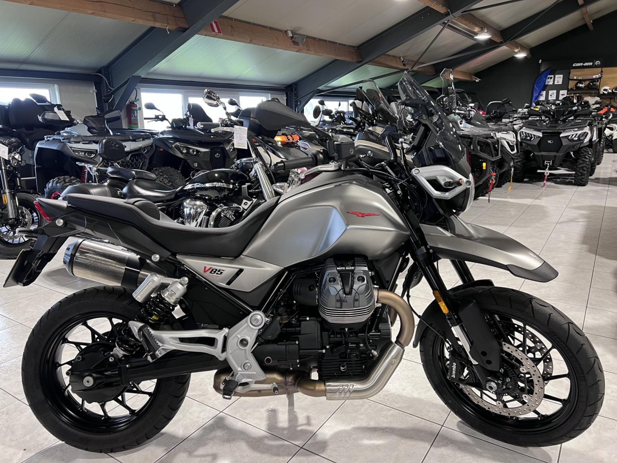 Moto Guzzi V85 TT  Strada (2025) - Photo 1