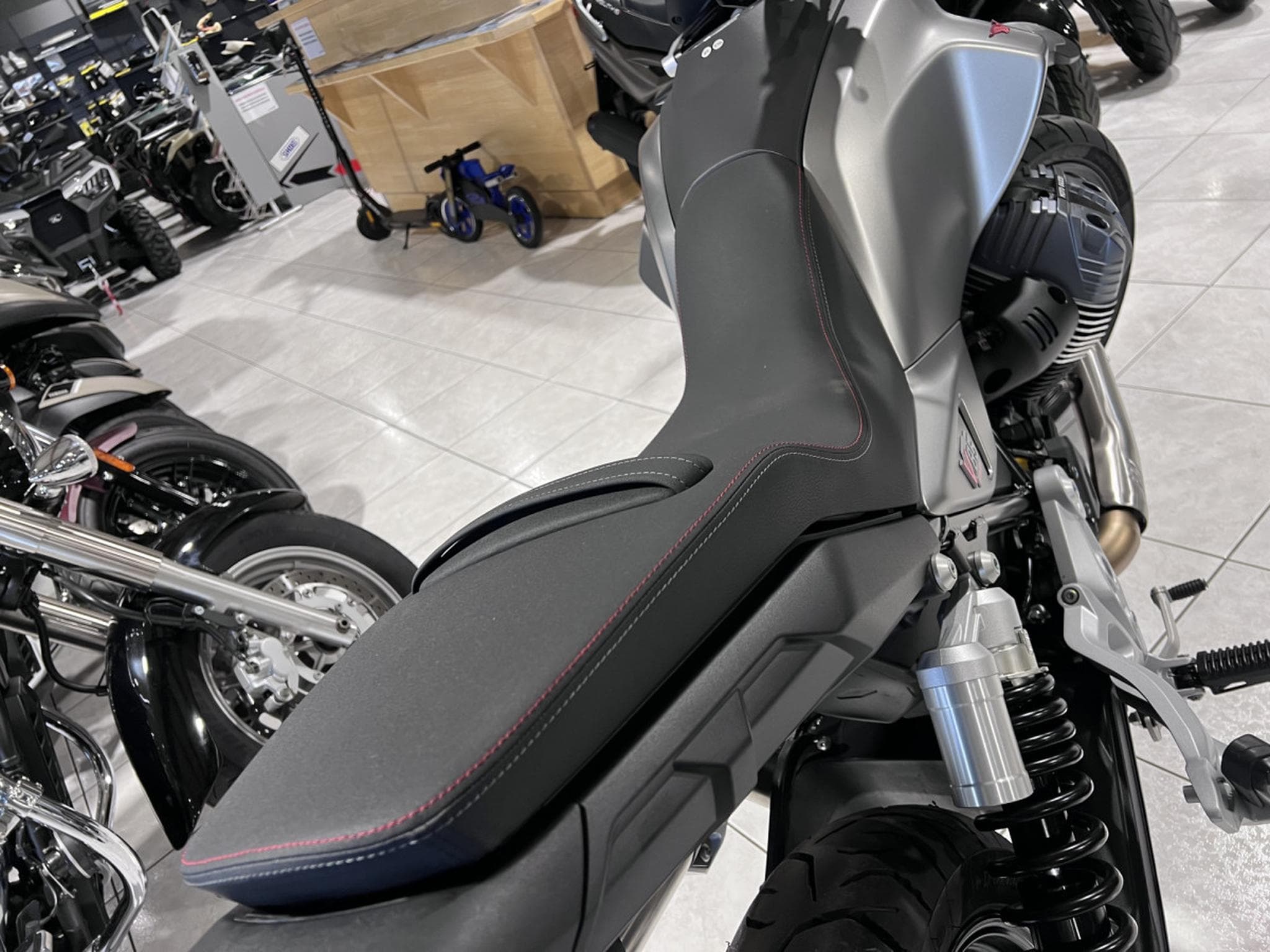 Moto Guzzi V85 TT  Strada (2025) - Photo 5