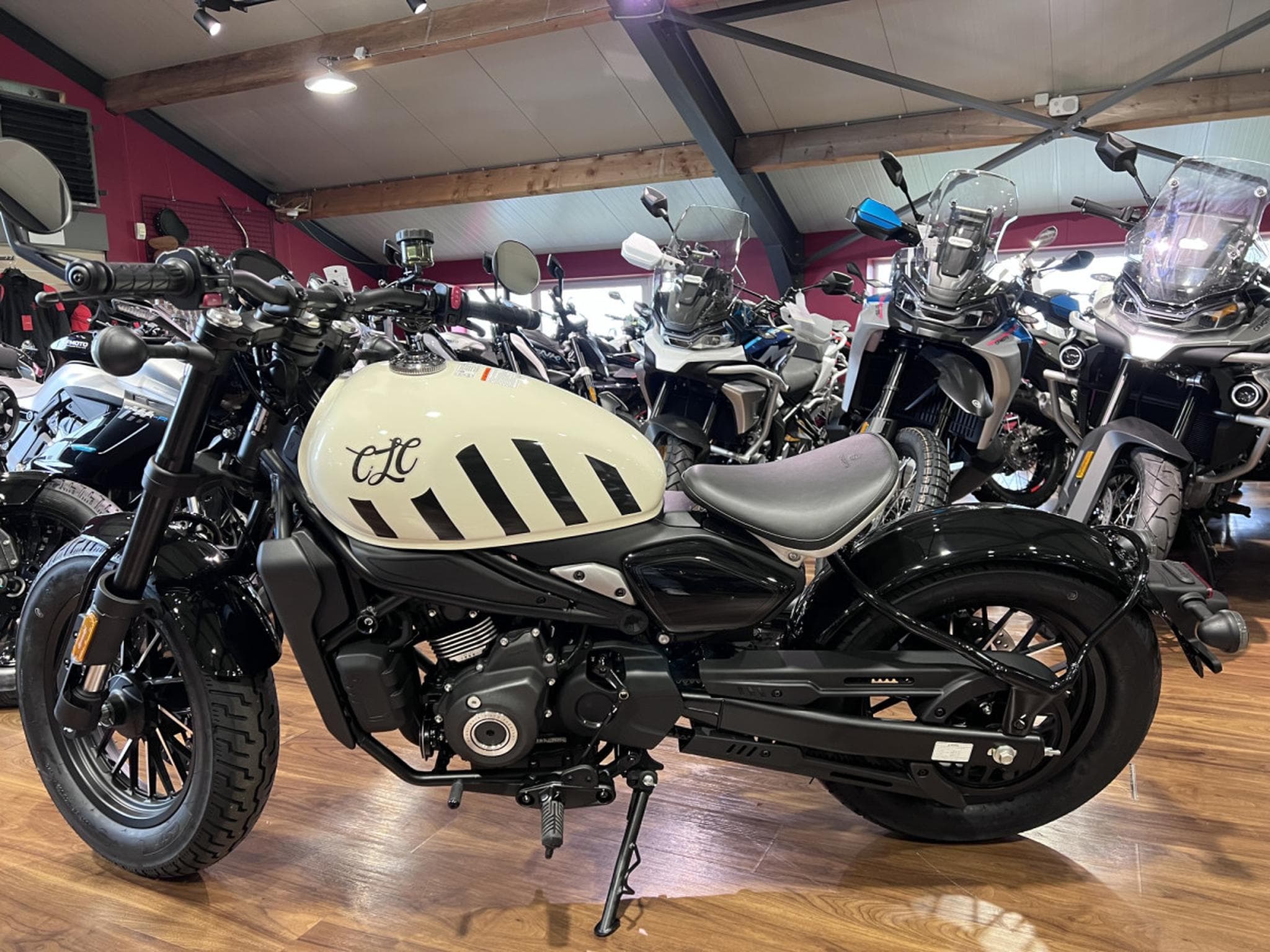 CF Moto 450 CL-C BOBBER (2026) - Photo 4