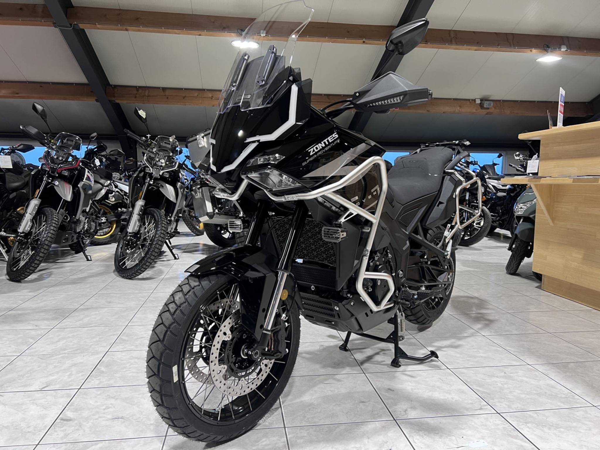 Zontes 703 F BLACK + Pack valises offert (2026) - Photo 2