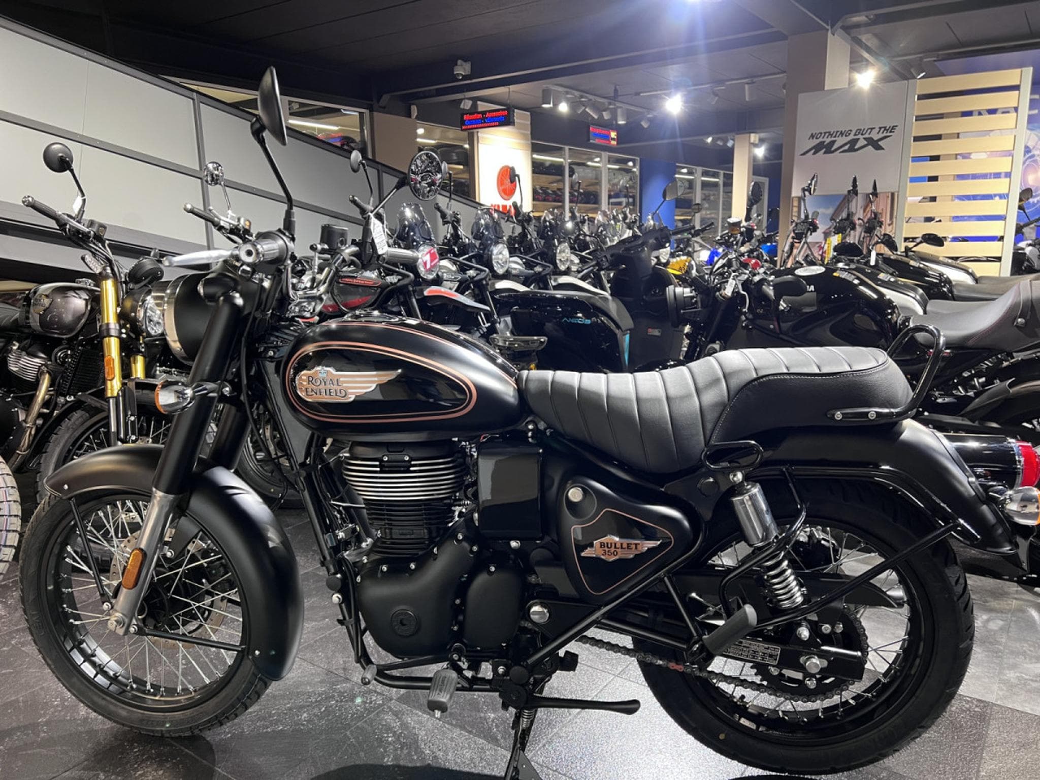 Royal Enfield Bullet 350 Black Gold (2025) - Photo 4