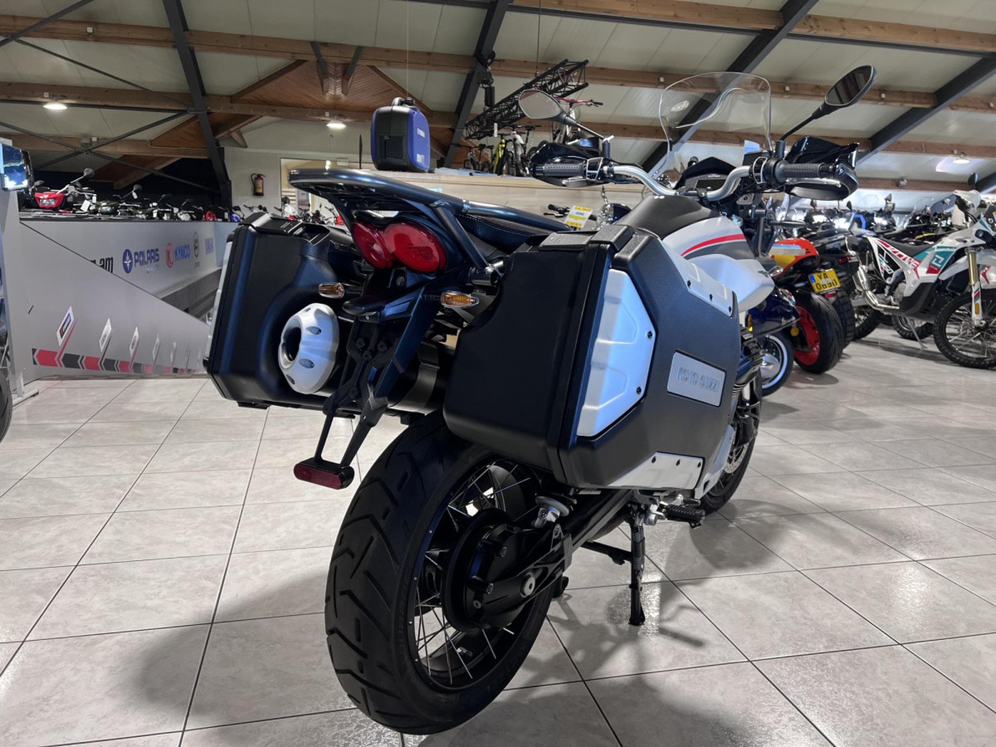Moto Guzzi V85 TT TRAVEL 35 KW (2024) - Photo 3