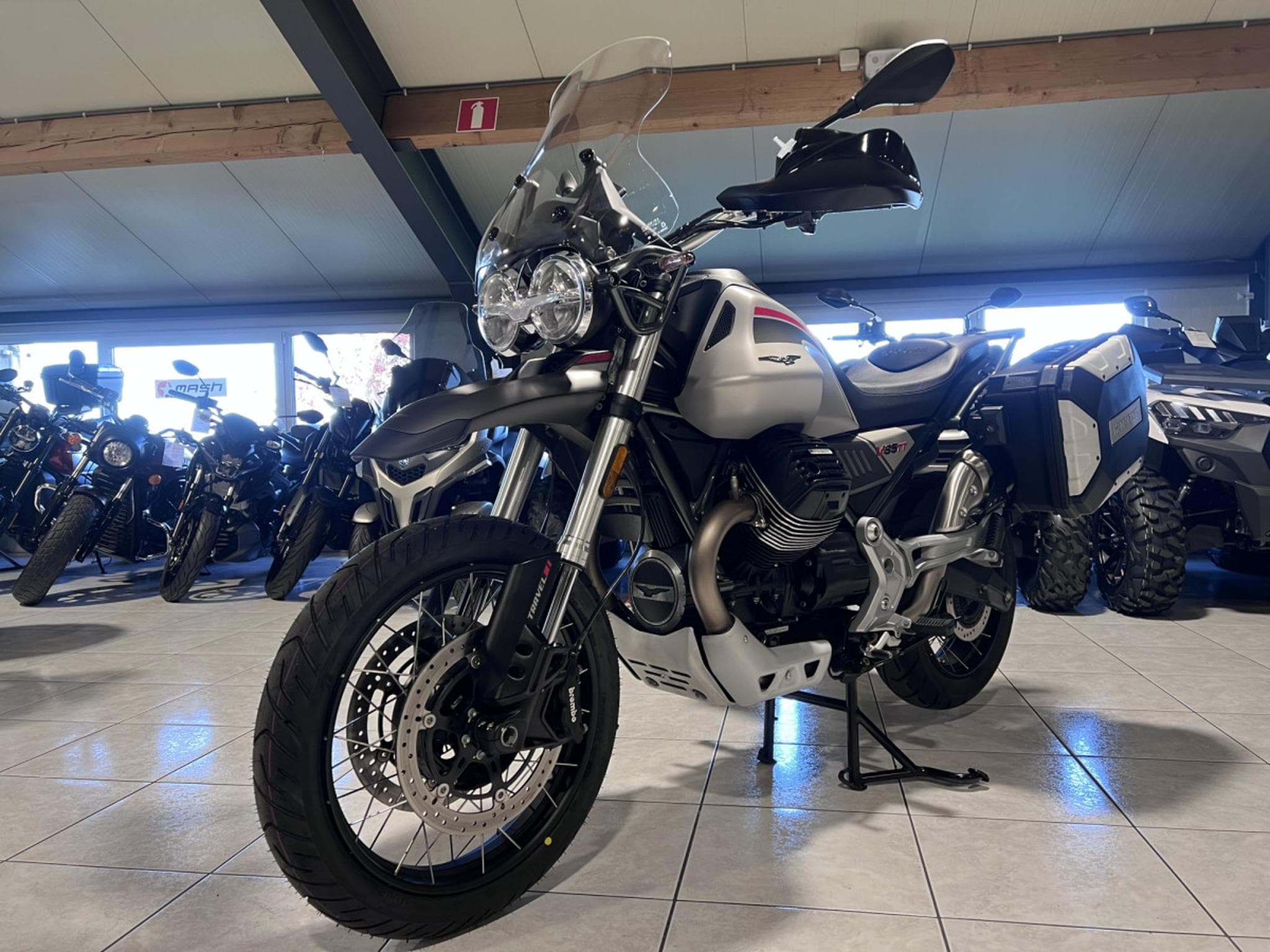 Moto Guzzi V85 TT TRAVEL 35 KW (2024) - Photo 2