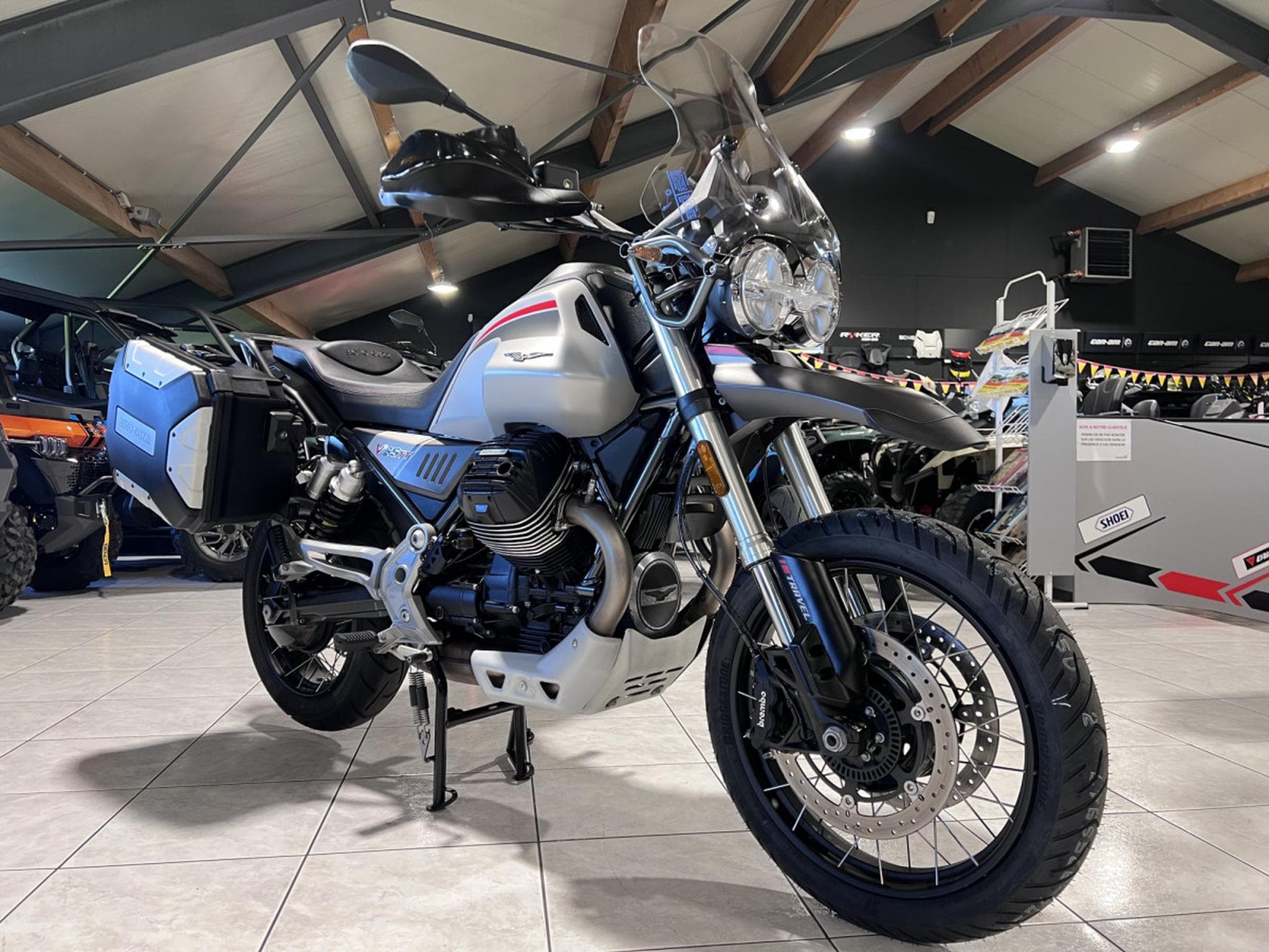Moto Guzzi V85 TT TRAVEL 35 KW (2024) - Photo 7