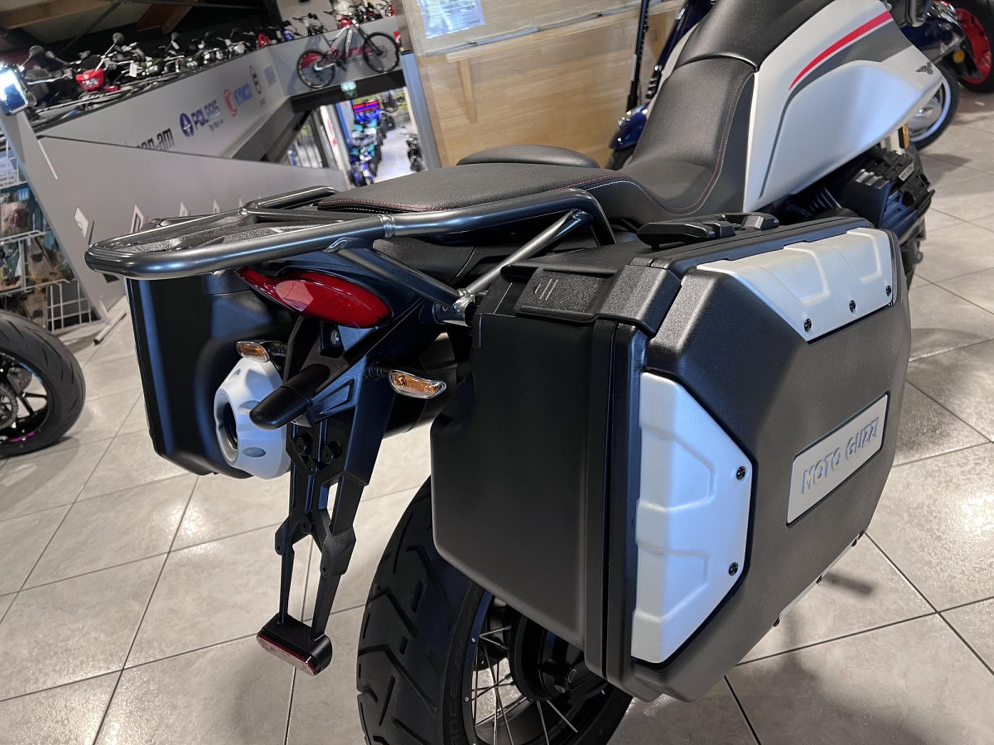 Moto Guzzi V85 TT TRAVEL 35 KW (2024) - Photo 5