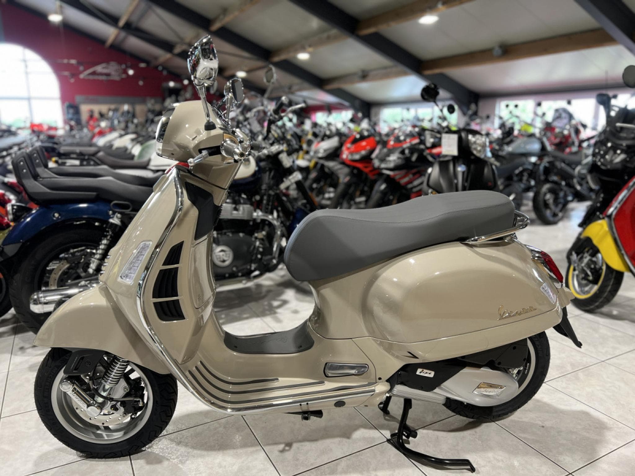 Vespa GTS 310 Classica (2026) - Photo 4