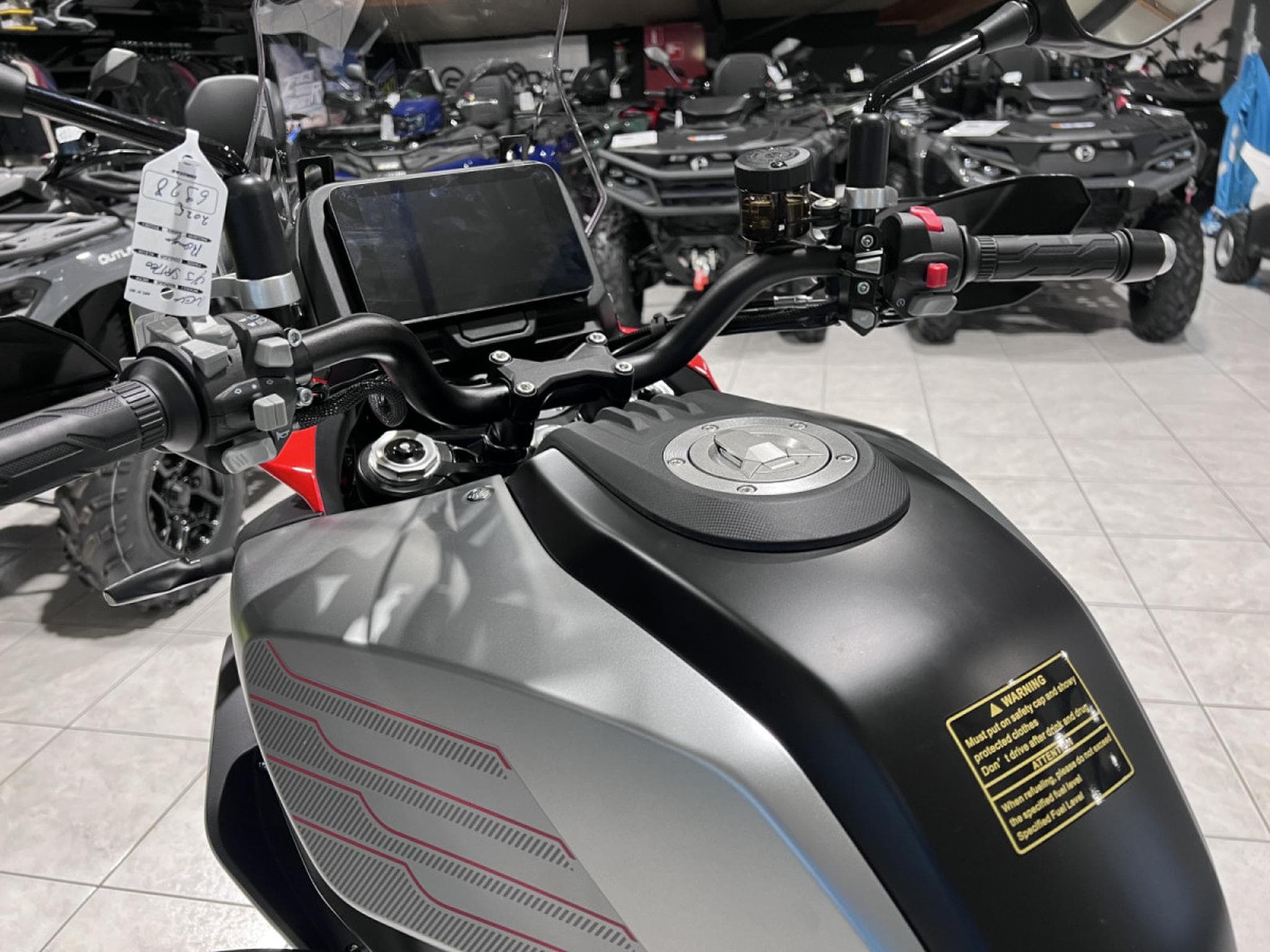 QJmotor SRT 700 SX TOURING (2026) - Photo 6