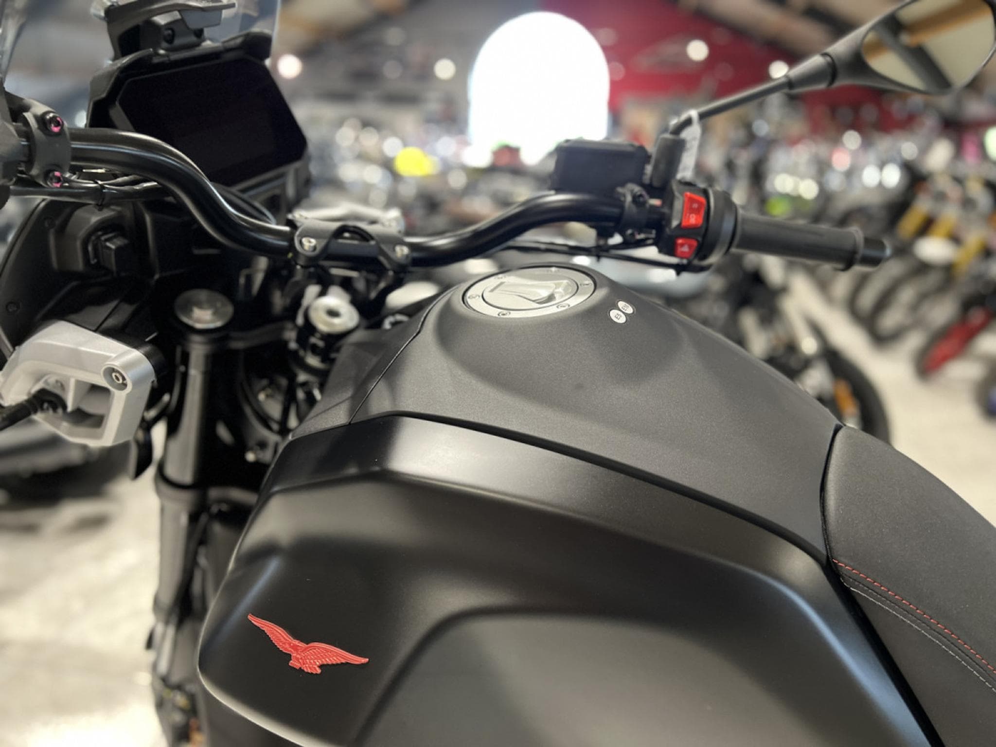 Moto Guzzi V85 TT  Strada (2026) - Photo 5