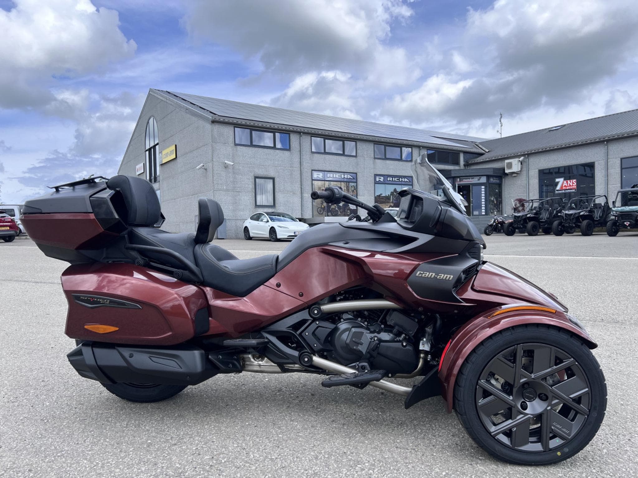 BRP Can-Am Spyder LTD SPECIAL SERIES (2026) - Photo 2