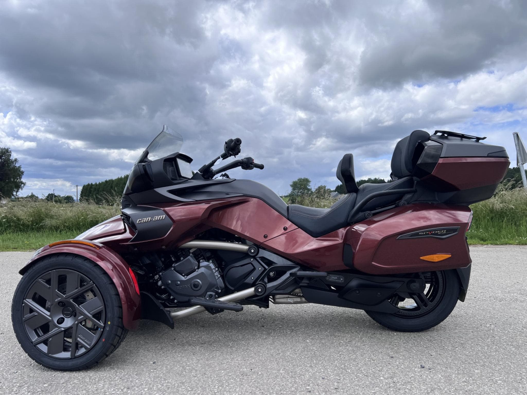 BRP Can-Am Spyder LTD SPECIAL SERIES (2026) - Photo 5