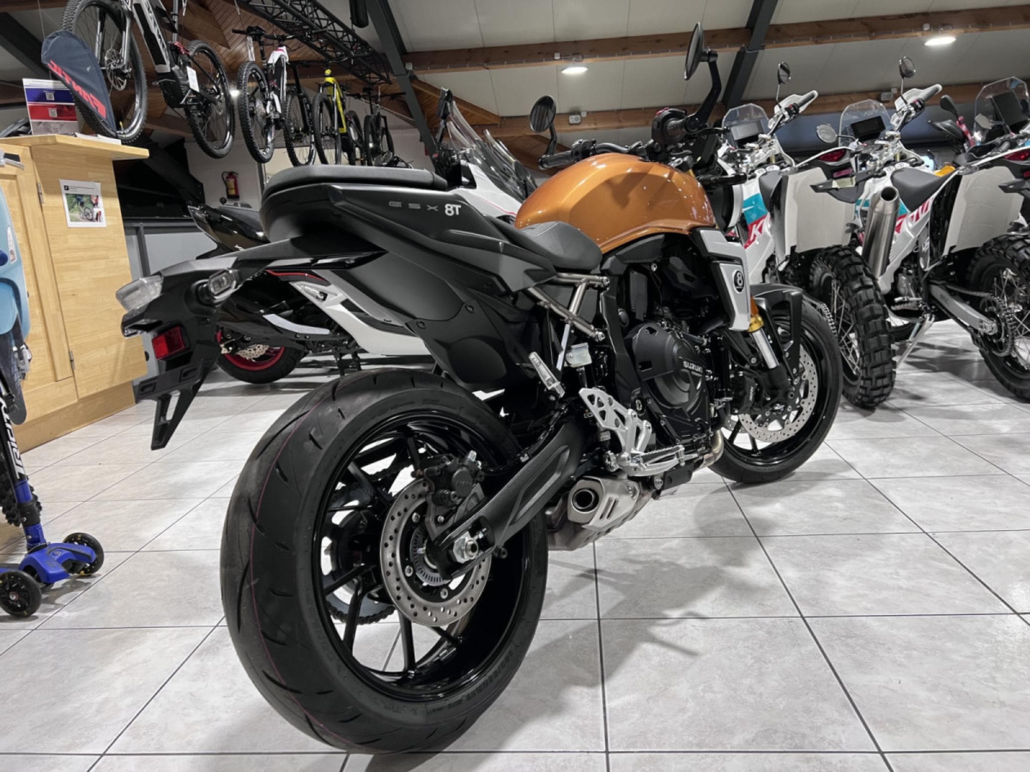 Suzuki GSX-8T (2026) - Photo 3