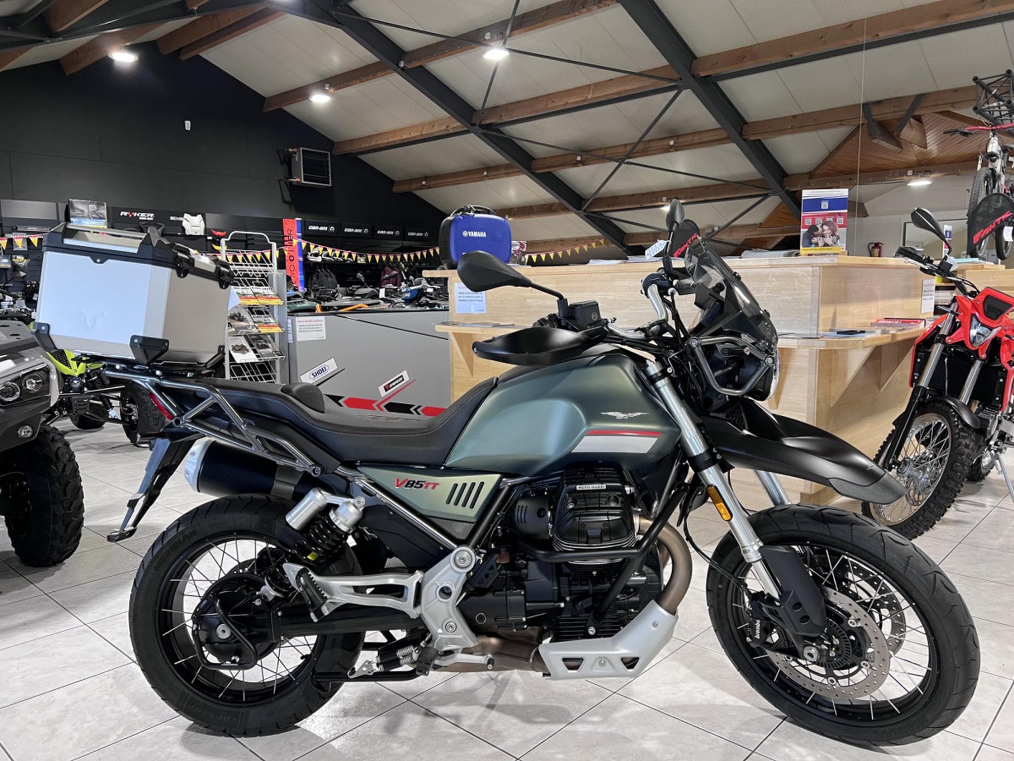 Moto Guzzi V85 TT  Strada (2023) - Photo 1