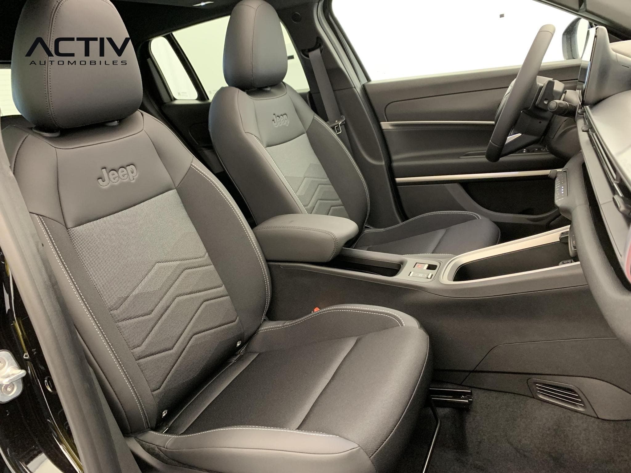 Jeep Avenger 1.2 Turbo T3 110 ch e-Hybrid BVR6 Summit (2026) - Photo 9