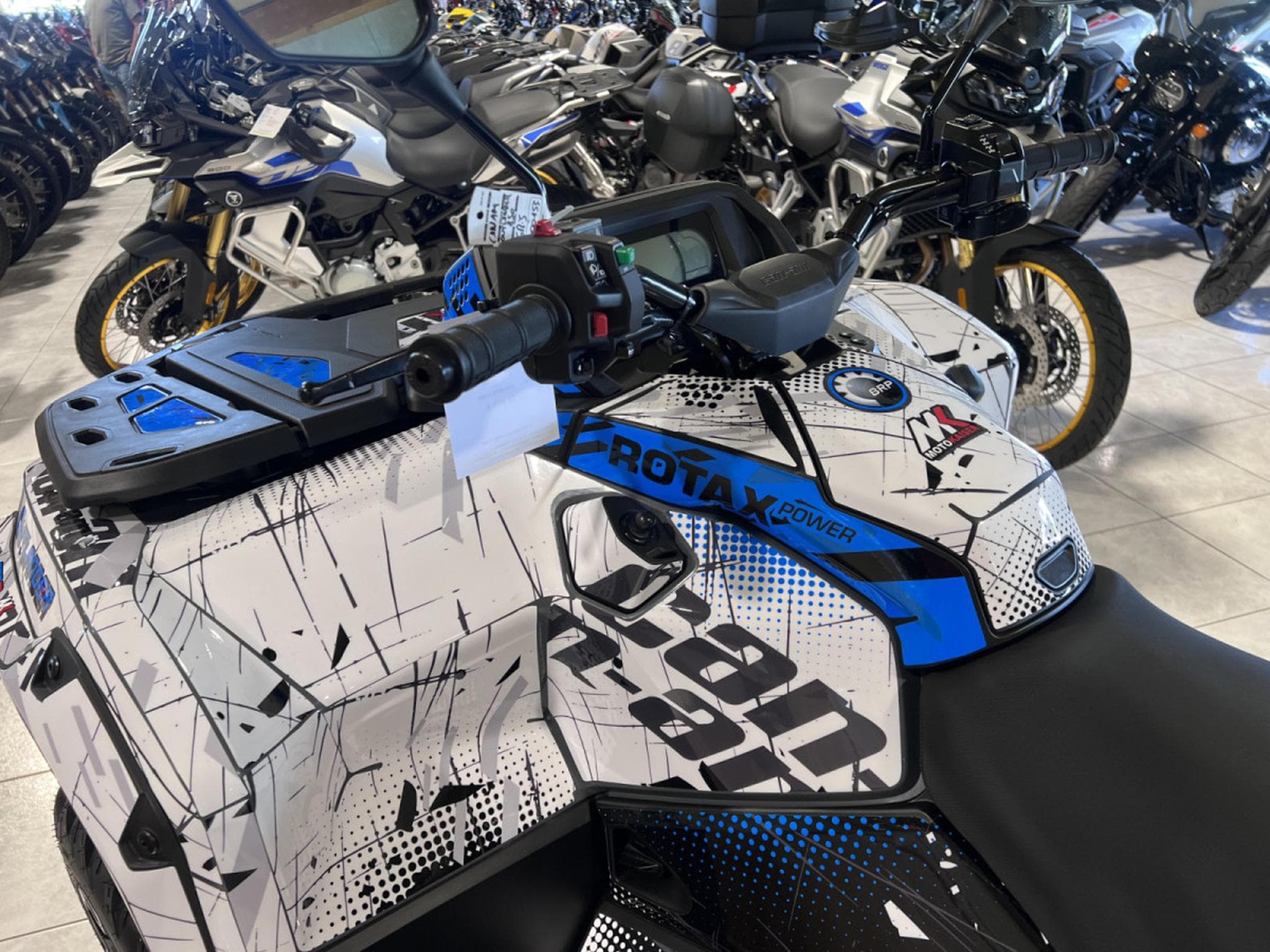 BRP Can-Am Outlander Max 4 WD 850 DPS  ABS T3B 1000 cc Covering (2026) - Photo 5