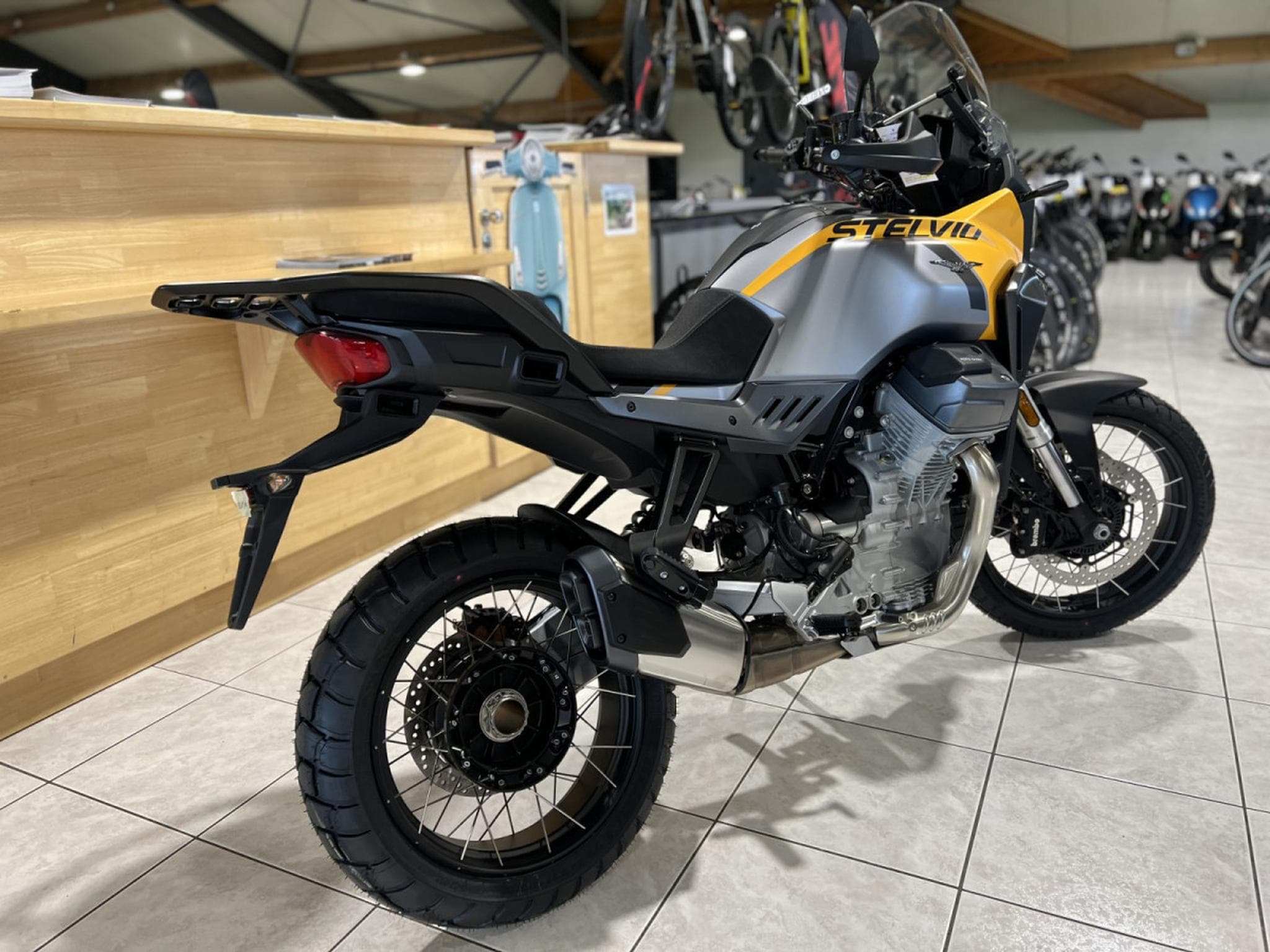 Moto Guzzi Stelvio 1000 (2026) - Photo 3