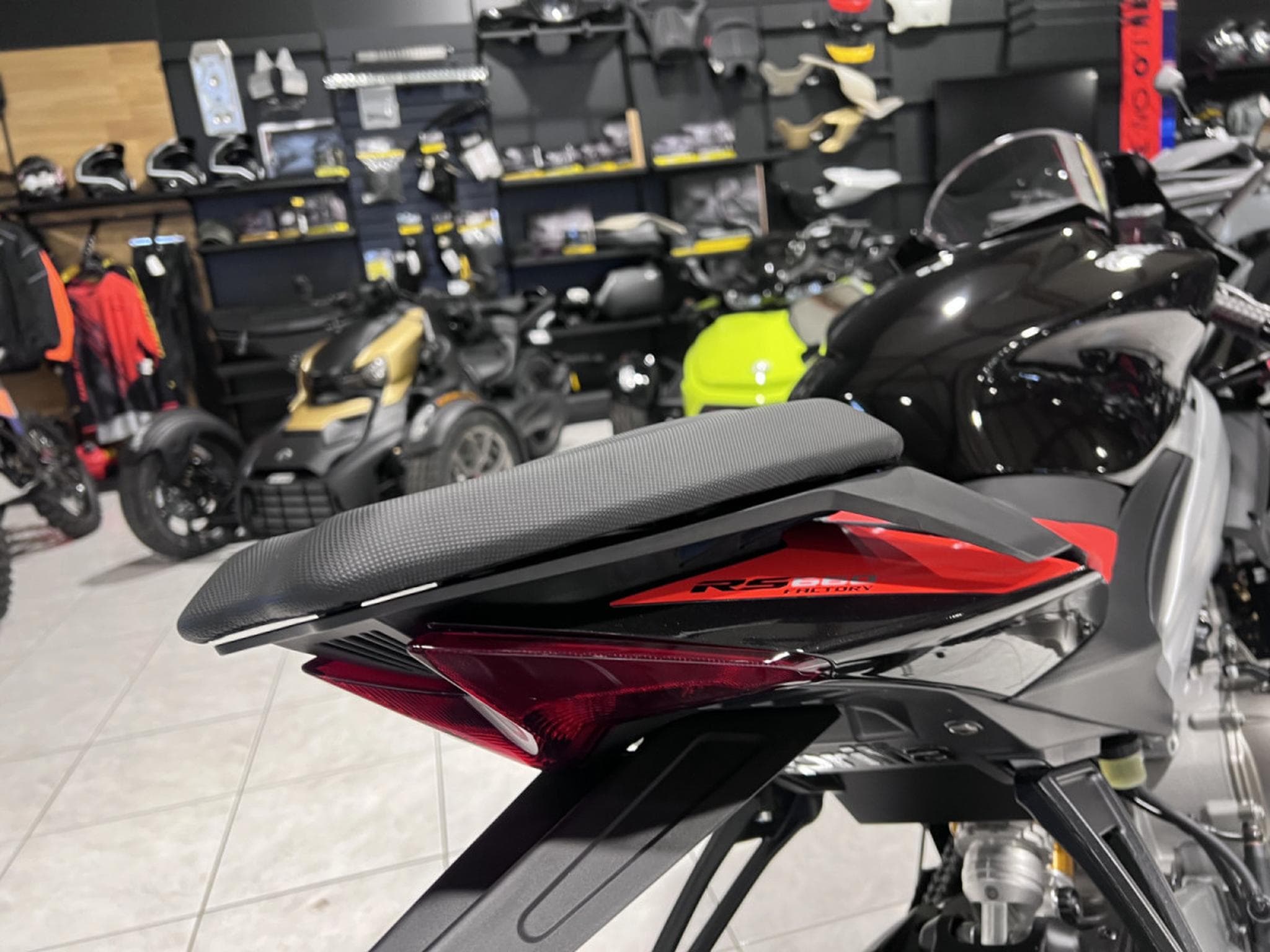 Aprilia RS FACTORY aussi en 35 KW (2026) - Foto 5
