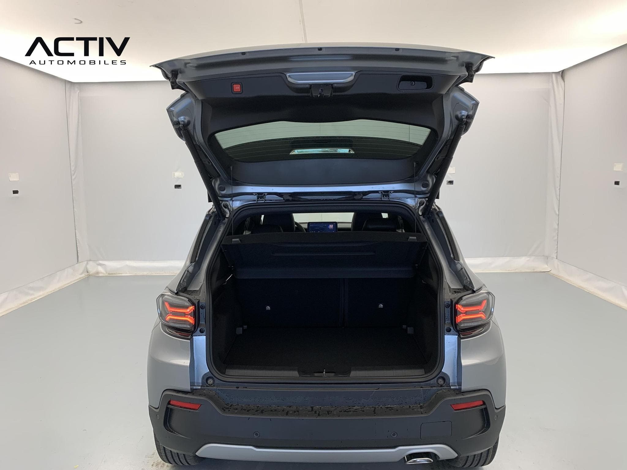 Jeep Avenger 1.2 Turbo T3 110 ch e-Hybrid BVR6 Summit (2026) - Photo 12