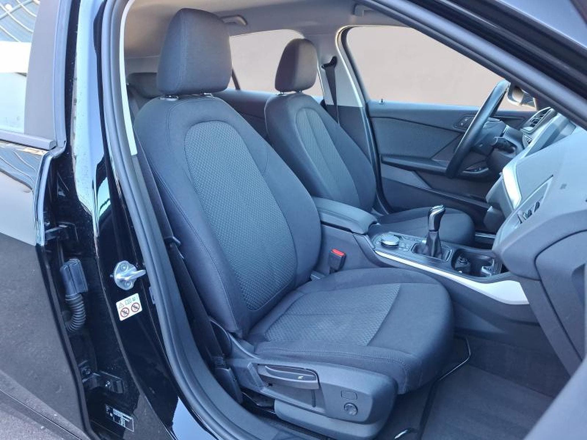 BMW 118 118d Hatch (2019) - Photo 11