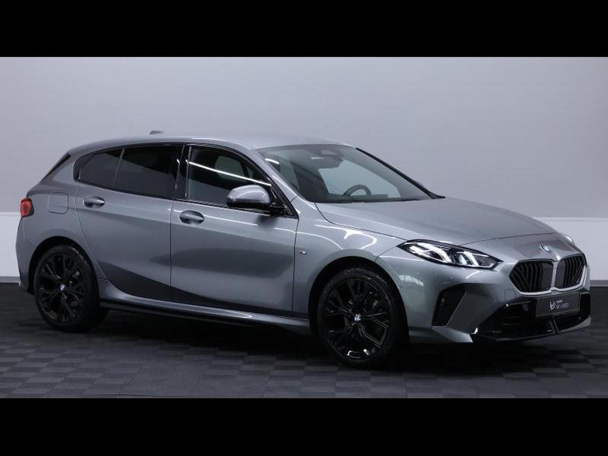 BMW 118 d hatch M SPORT Steptronic (2024) - Foto 3