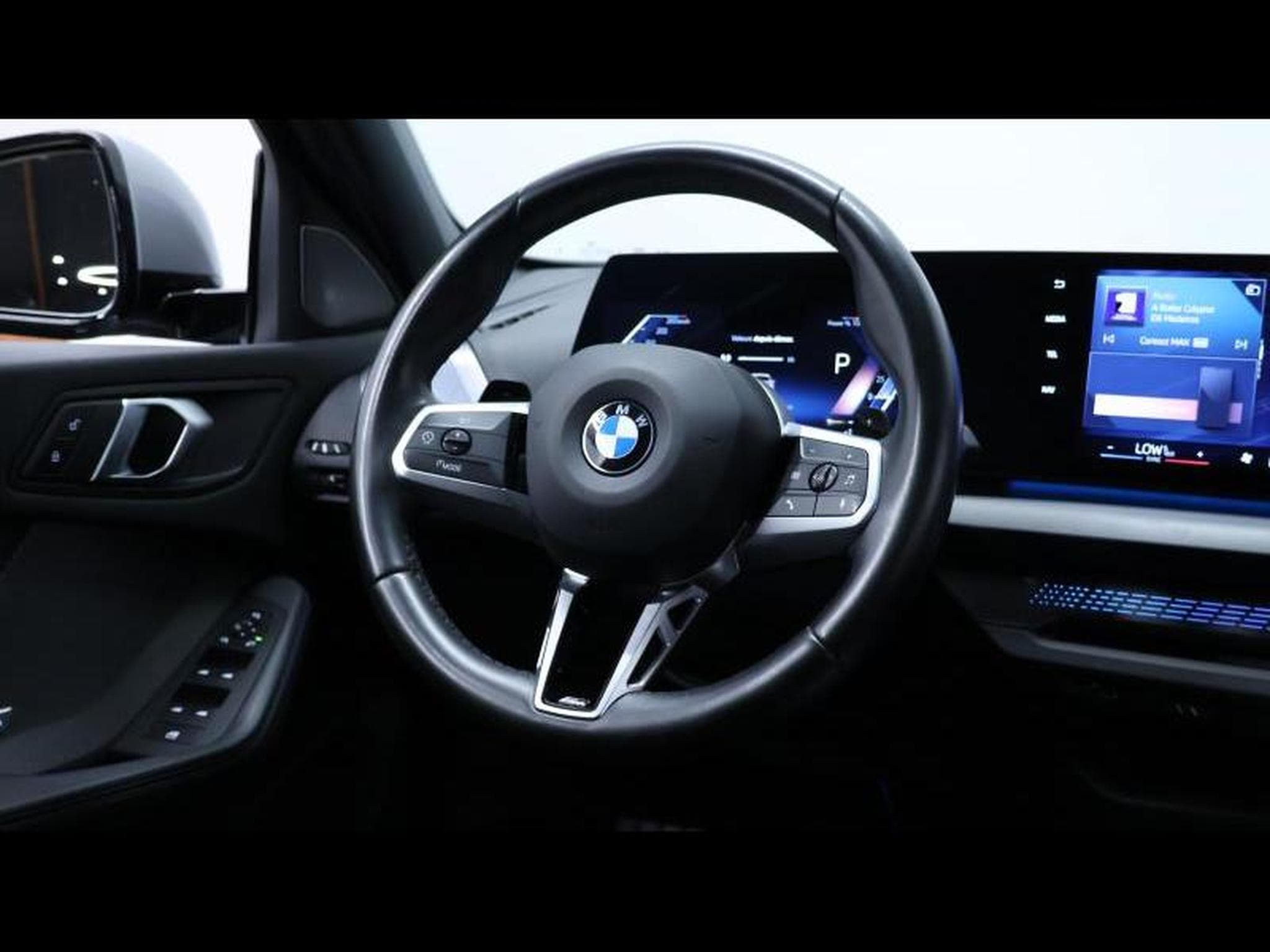 BMW 118 d hatch M SPORT Steptronic (2024) - Foto 17