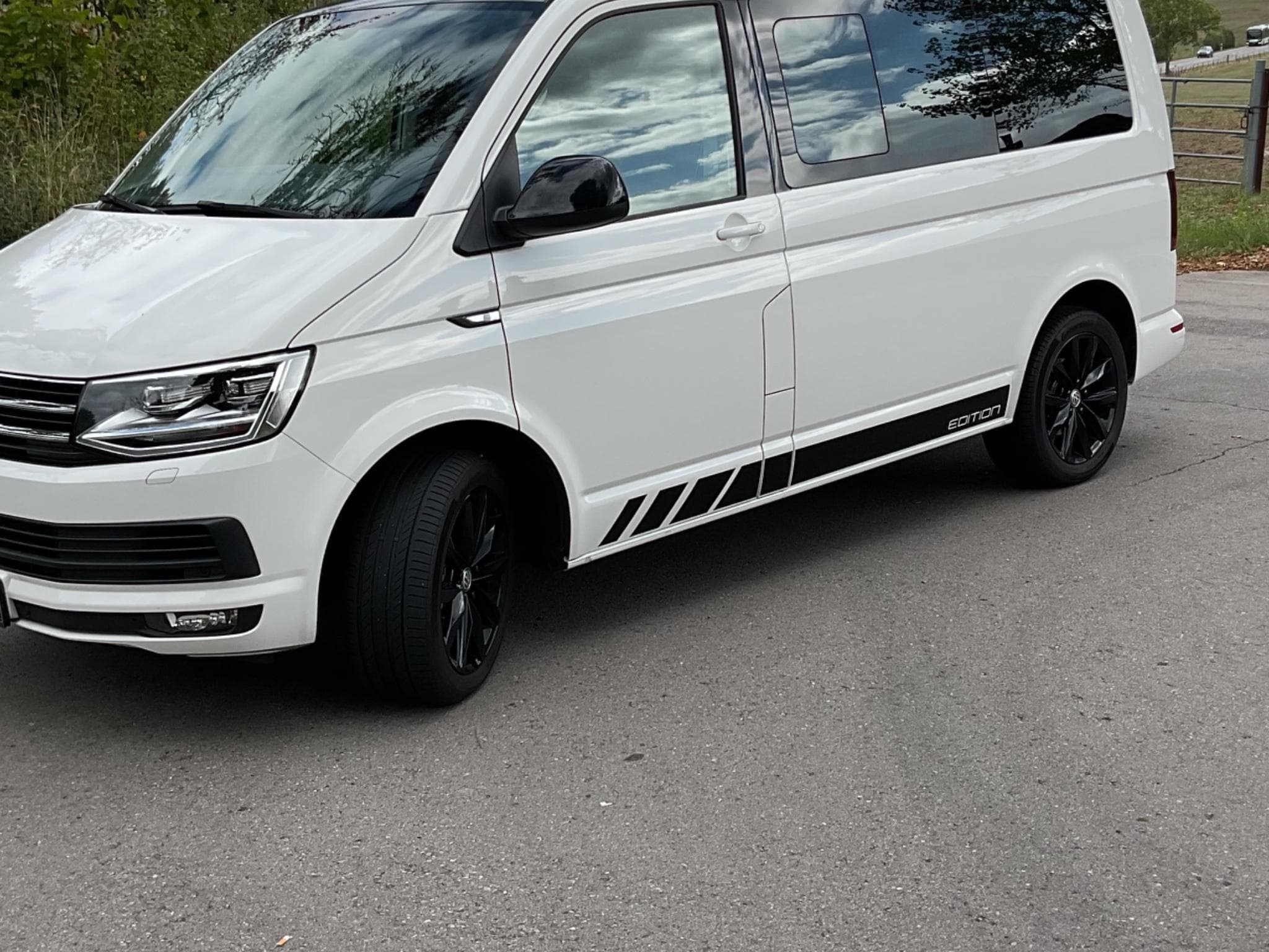 VW T6.1 Multivan Edition (2019) - Photo 1