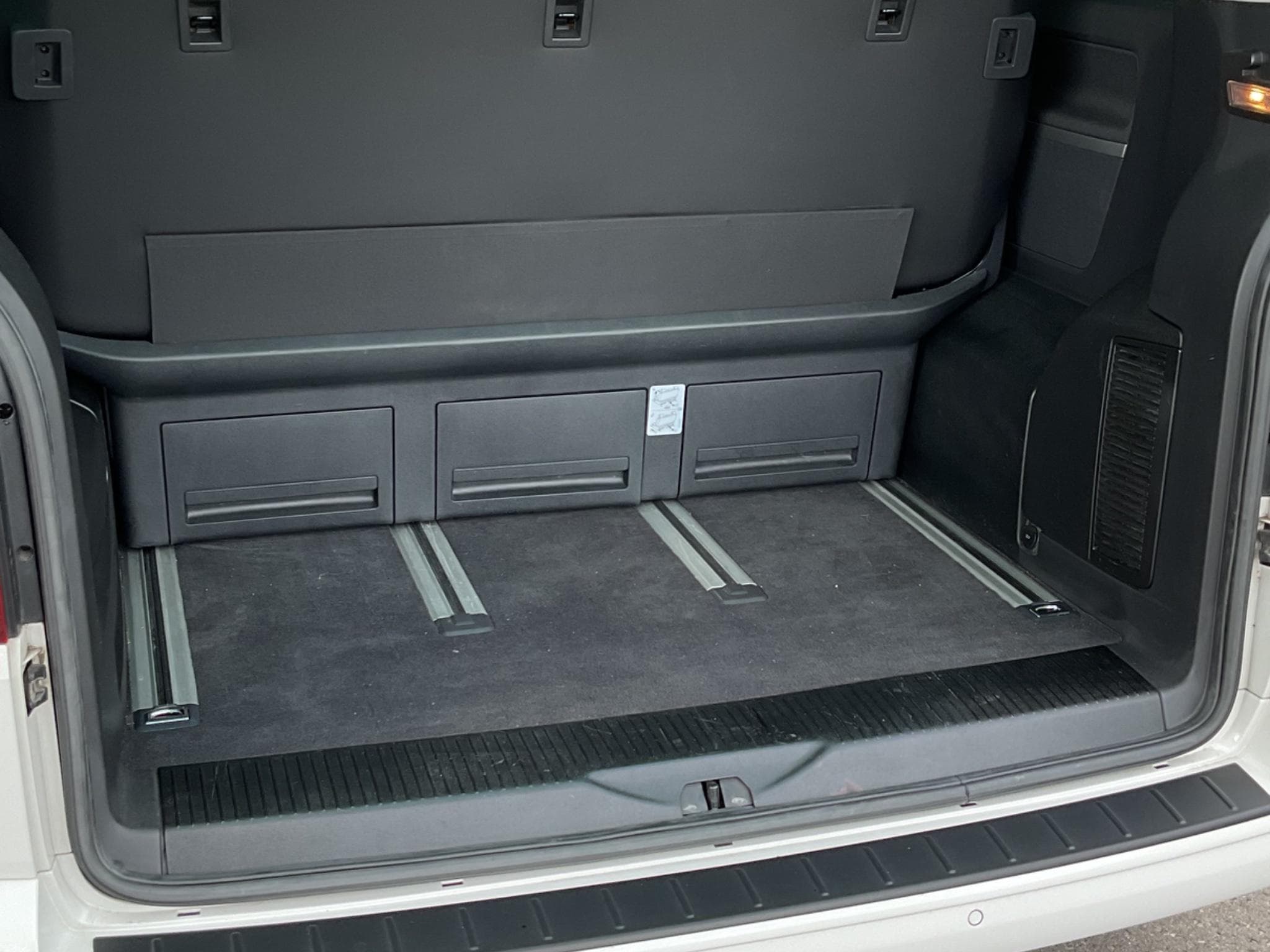 VW T6.1 Multivan Edition (2019) - Photo 12