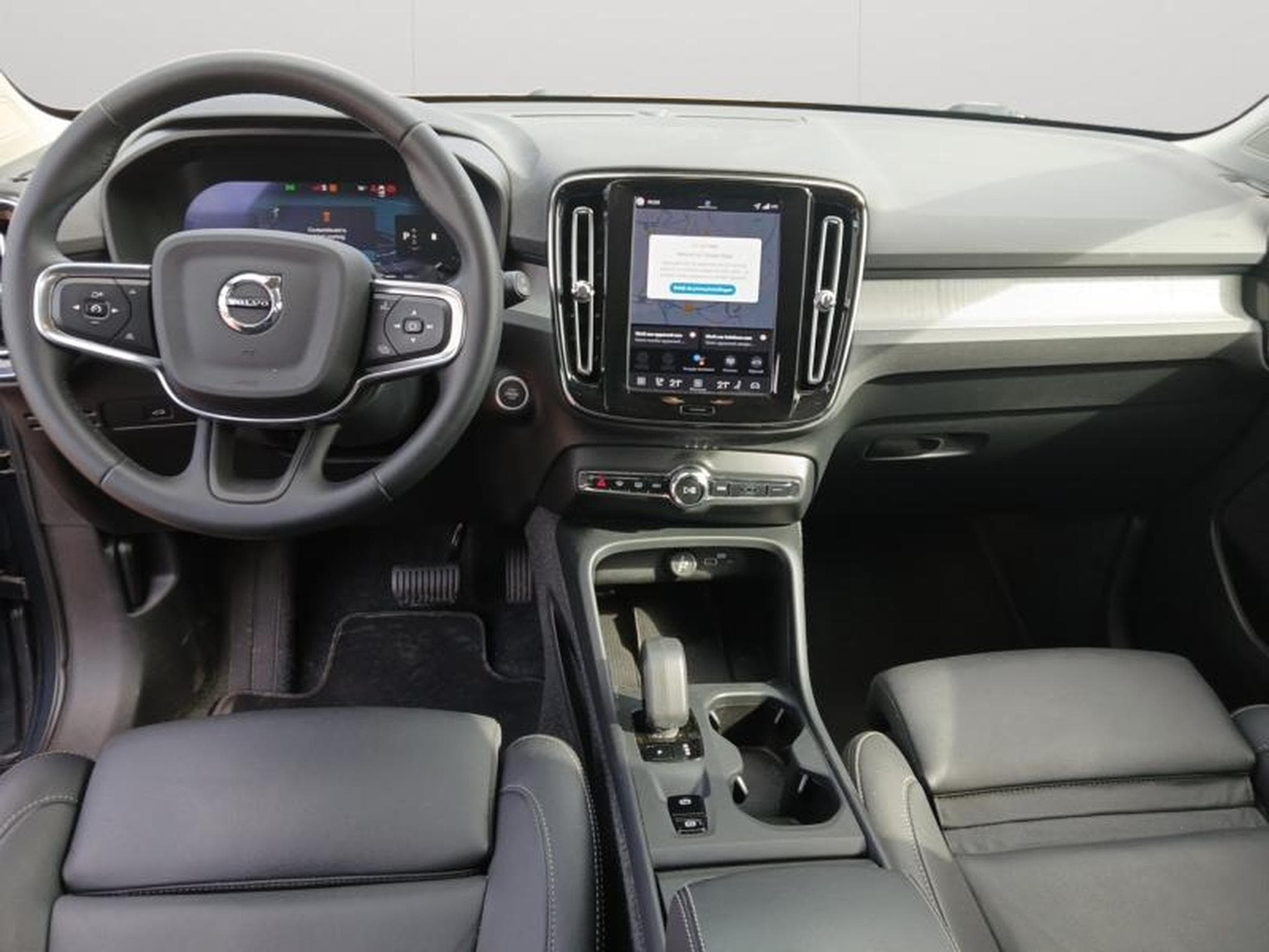 Volvo XC40 B3 Core 2026 / Essence (2025) - Foto 3