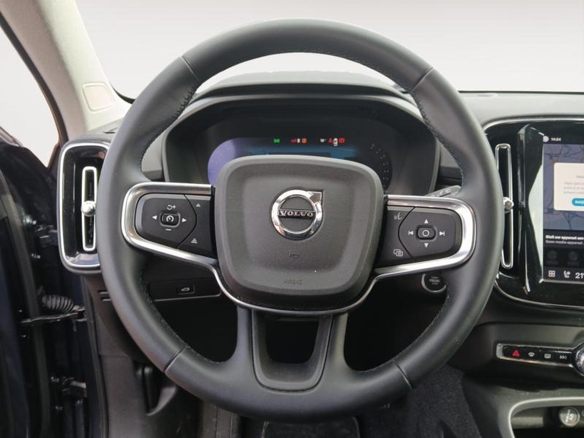 Volvo XC40 B3 Core 2026 / Essence (2025) - Foto 12