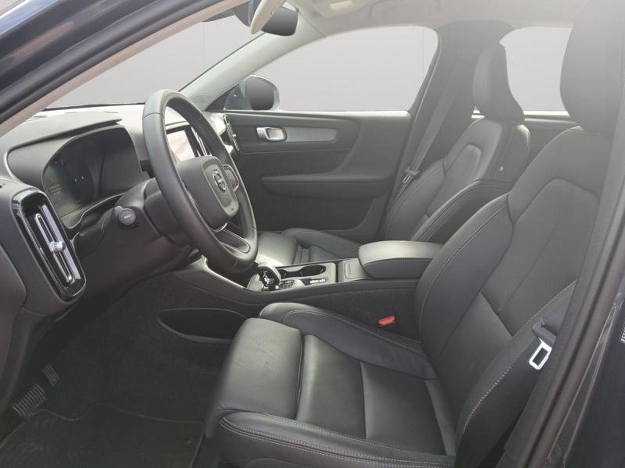 Volvo XC40 B3 Core 2026 / Essence (2025) - Foto 10