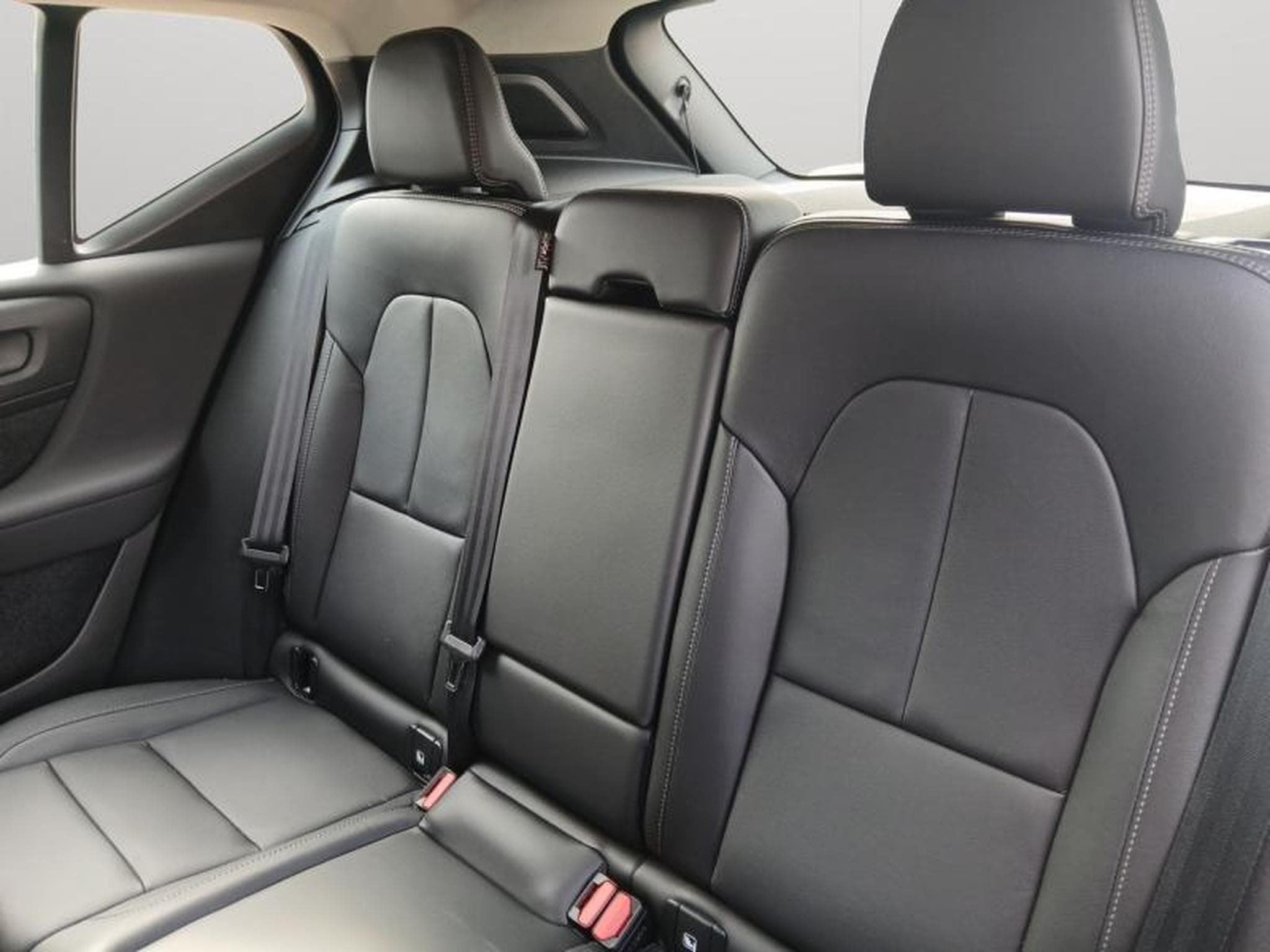 Volvo XC40 B3 Core 2026 / Essence (2025) - Foto 13