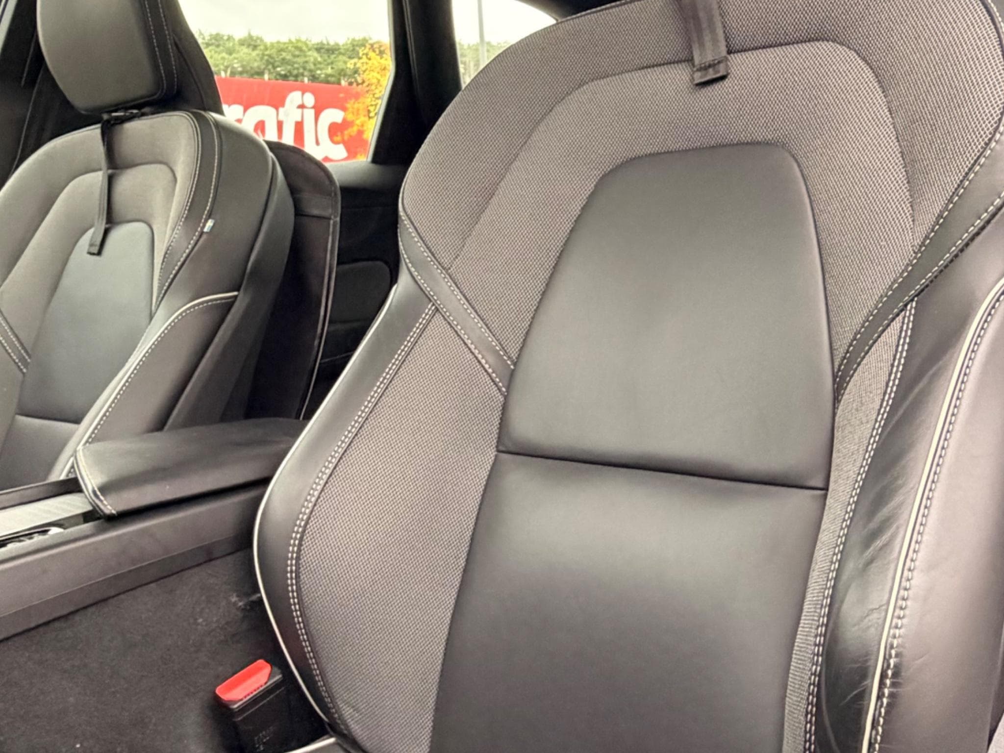 Volvo XC60 R-Design (2022) - Photo 14