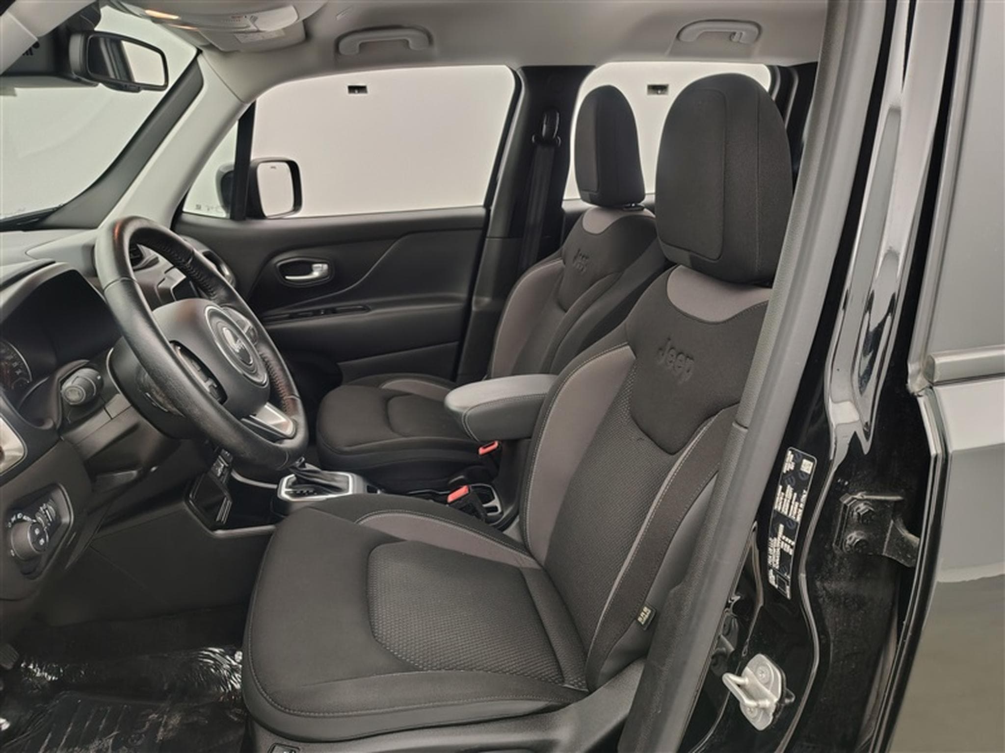 Jeep Renegade 1.5 T4 E-Hybrid Latitude DCT *NAVI/FULL LED/CAMERA/JA17* (2023) - Photo 7