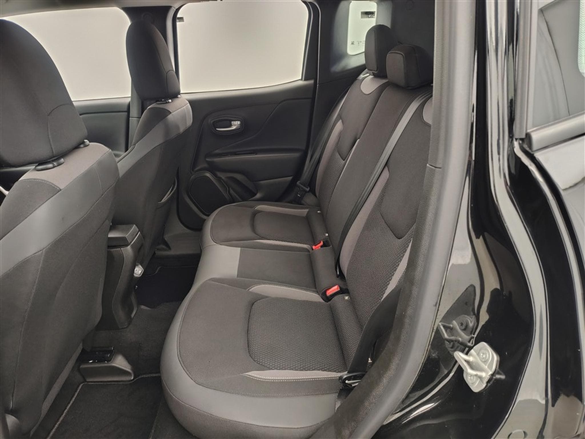 Jeep Renegade 1.5 T4 E-Hybrid Latitude DCT *NAVI/FULL LED/CAMERA/JA17* (2023) - Photo 13