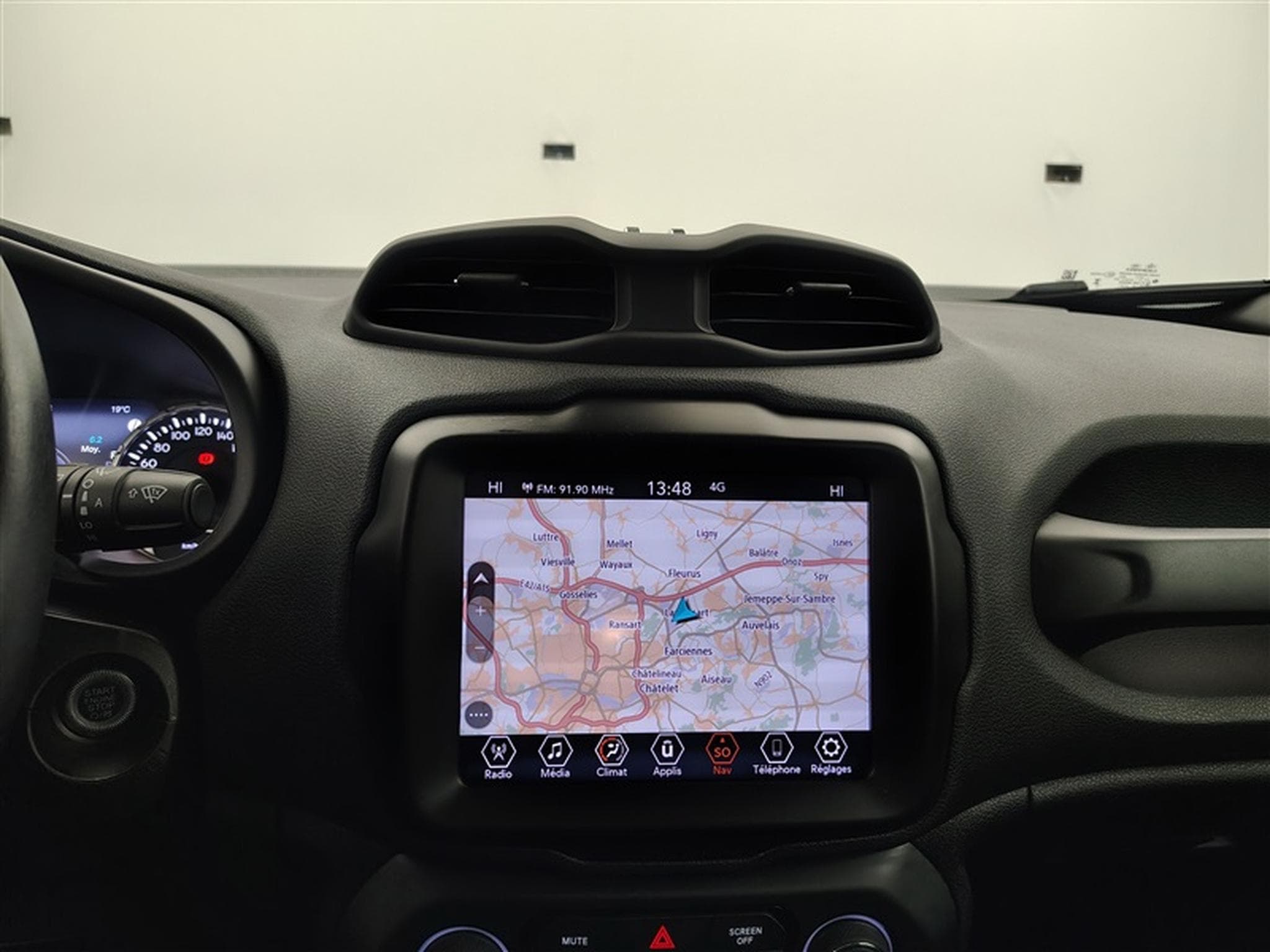 Jeep Renegade 1.5 T4 E-Hybrid Latitude DCT *NAVI/FULL LED/CAMERA/JA17* (2023) - Photo 11
