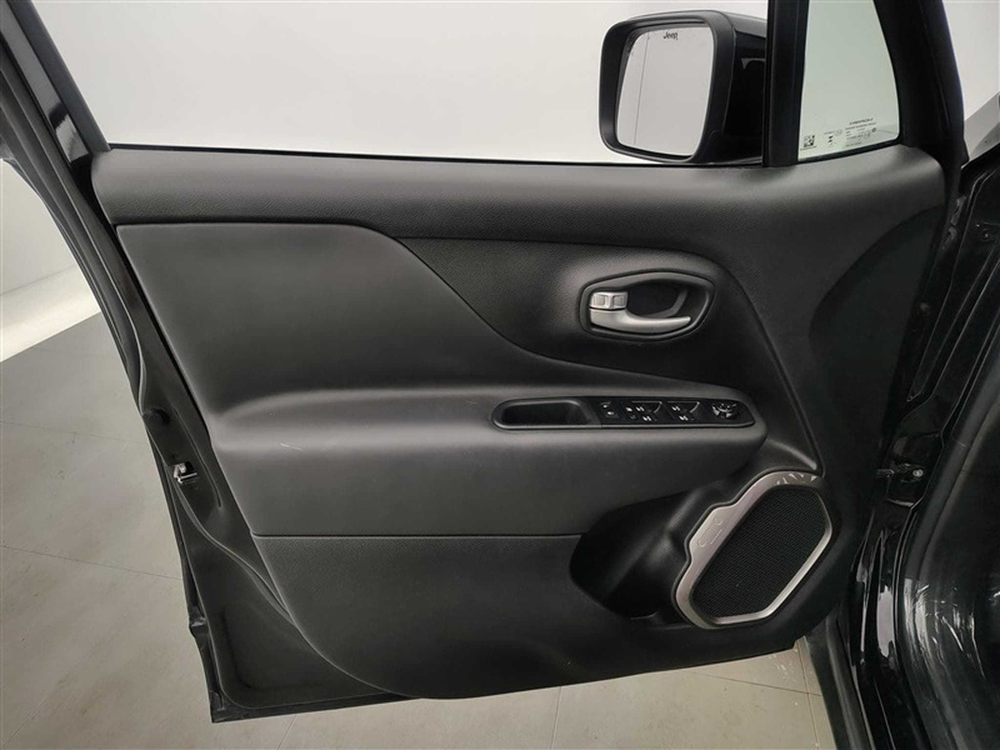 Jeep Renegade 1.5 T4 E-Hybrid Latitude DCT *NAVI/FULL LED/CAMERA/JA17* (2023) - Photo 16