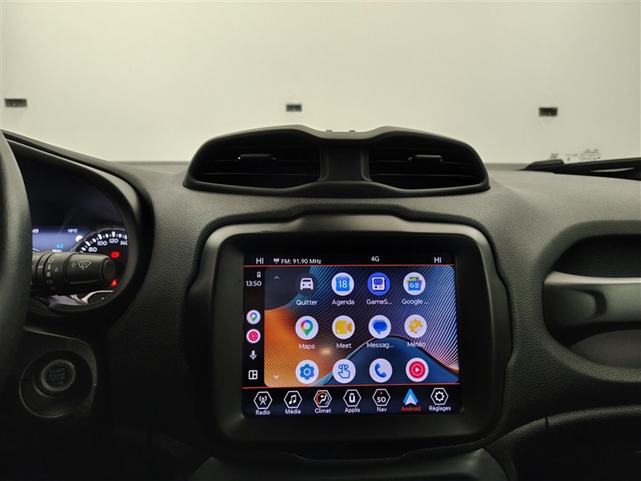 Jeep Renegade 1.5 T4 E-Hybrid Latitude DCT *NAVI/FULL LED/CAMERA/JA17* (2023) - Photo 19