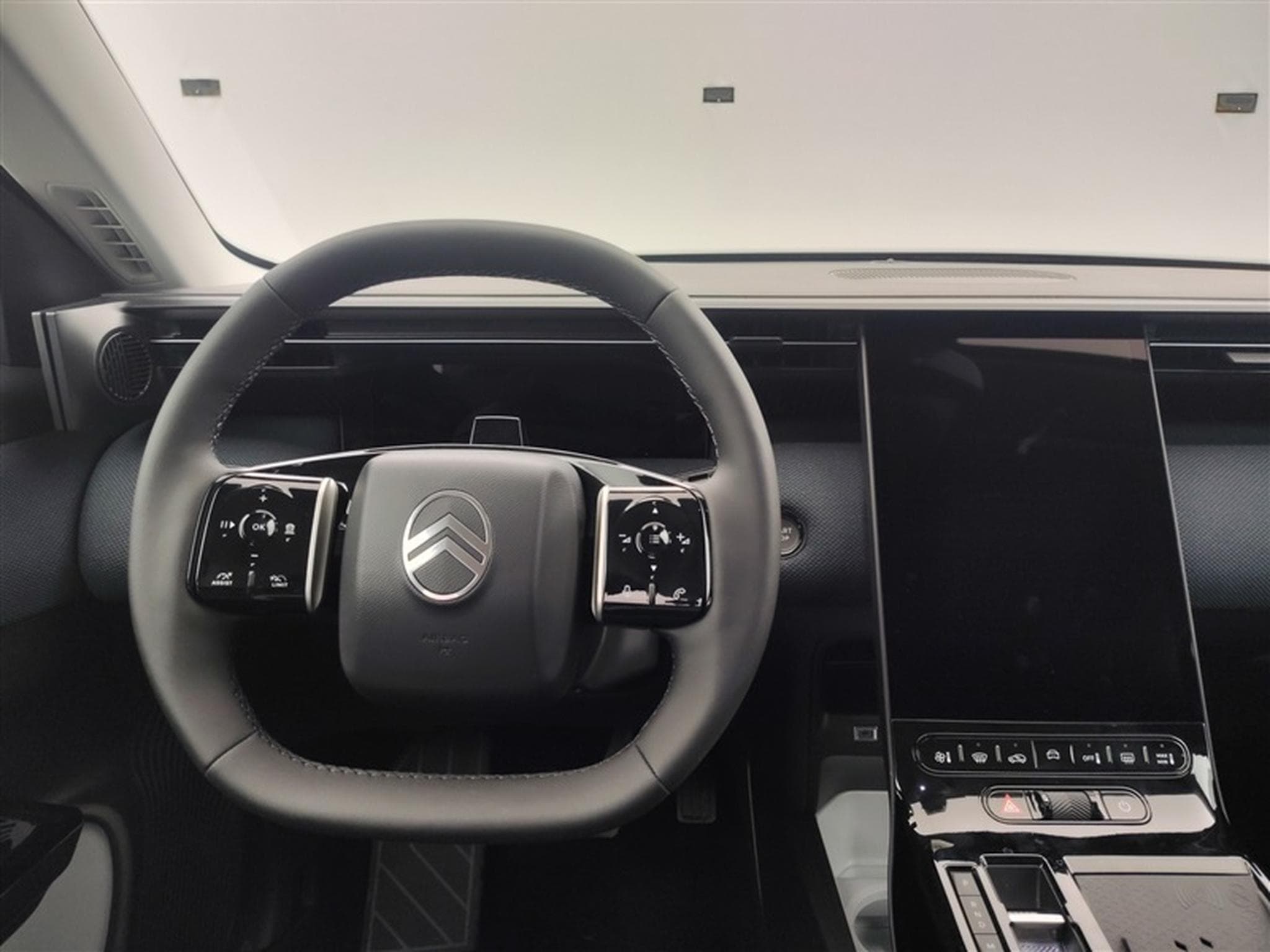 Citroen C5 Aircross 1.2 Hybrid 145cv E-DCS6 Plus NAVI / FULL LED / CAMERA / JA19 (2026) - Photo 9