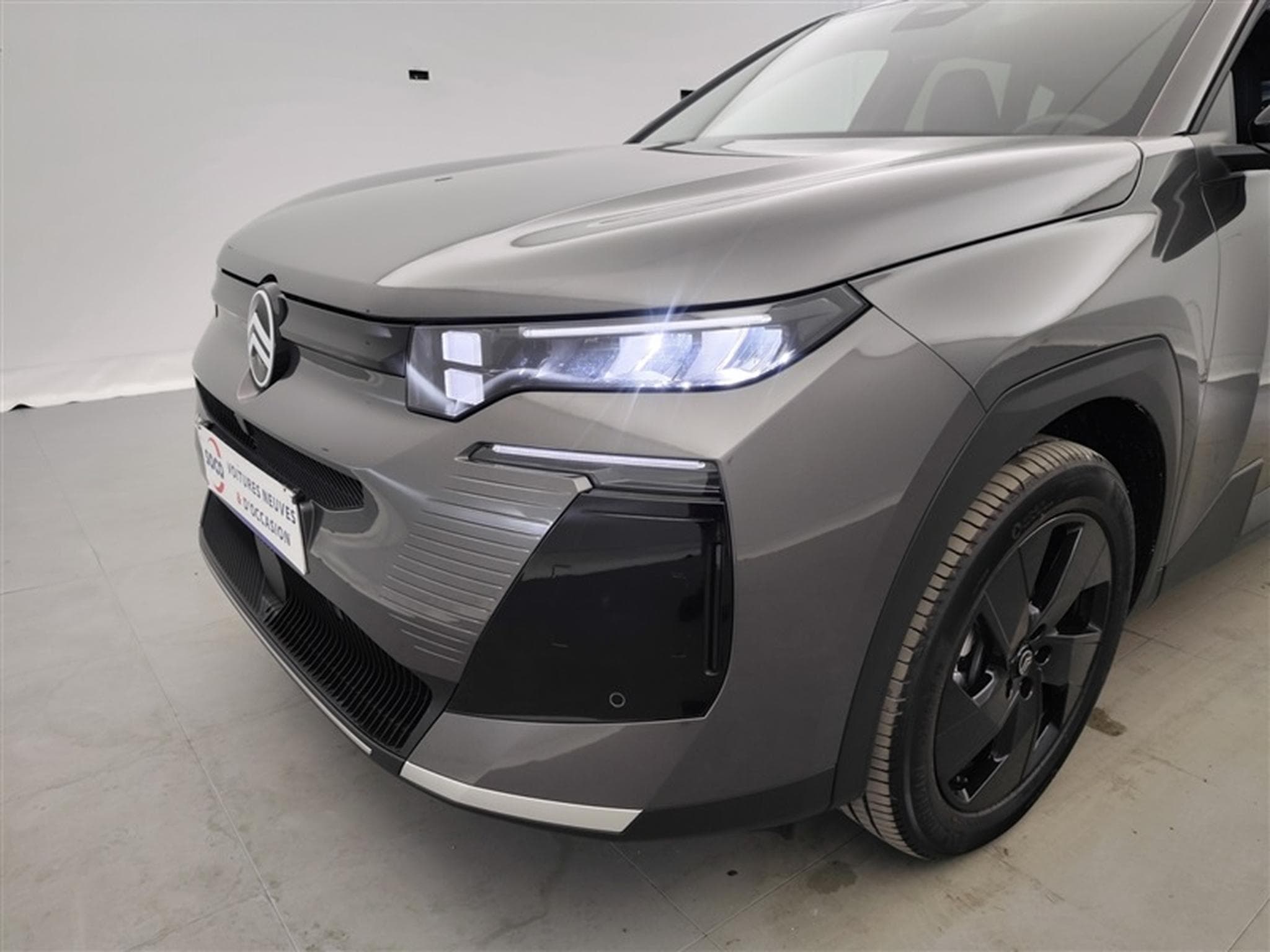Citroen C5 Aircross 1.2 Hybrid 145cv E-DCS6 Plus NAVI / FULL LED / CAMERA / JA19 (2026) - Photo 14