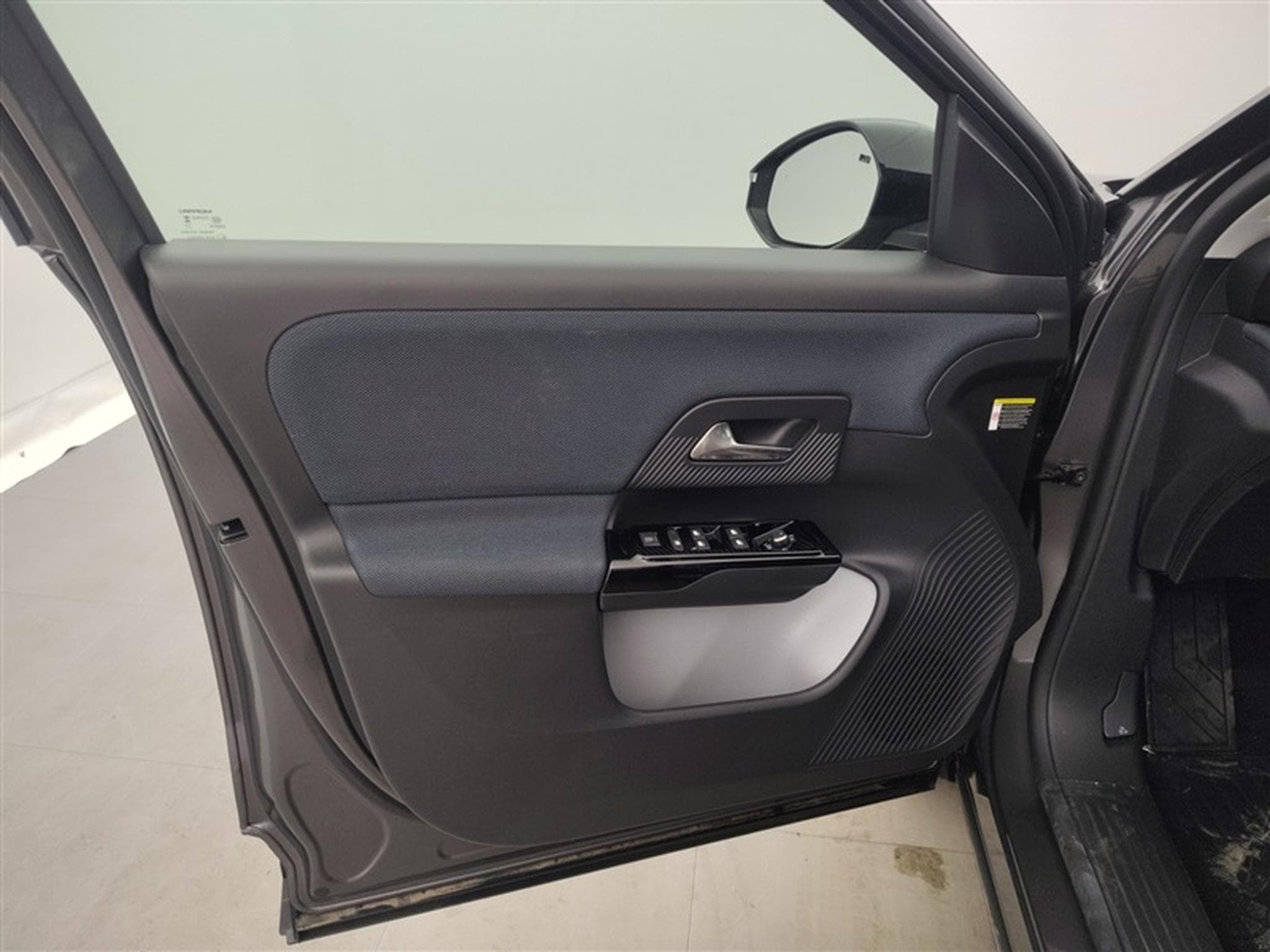 Citroen C5 Aircross 1.2 Hybrid 145cv E-DCS6 Plus NAVI / FULL LED / CAMERA / JA19 (2026) - Photo 16