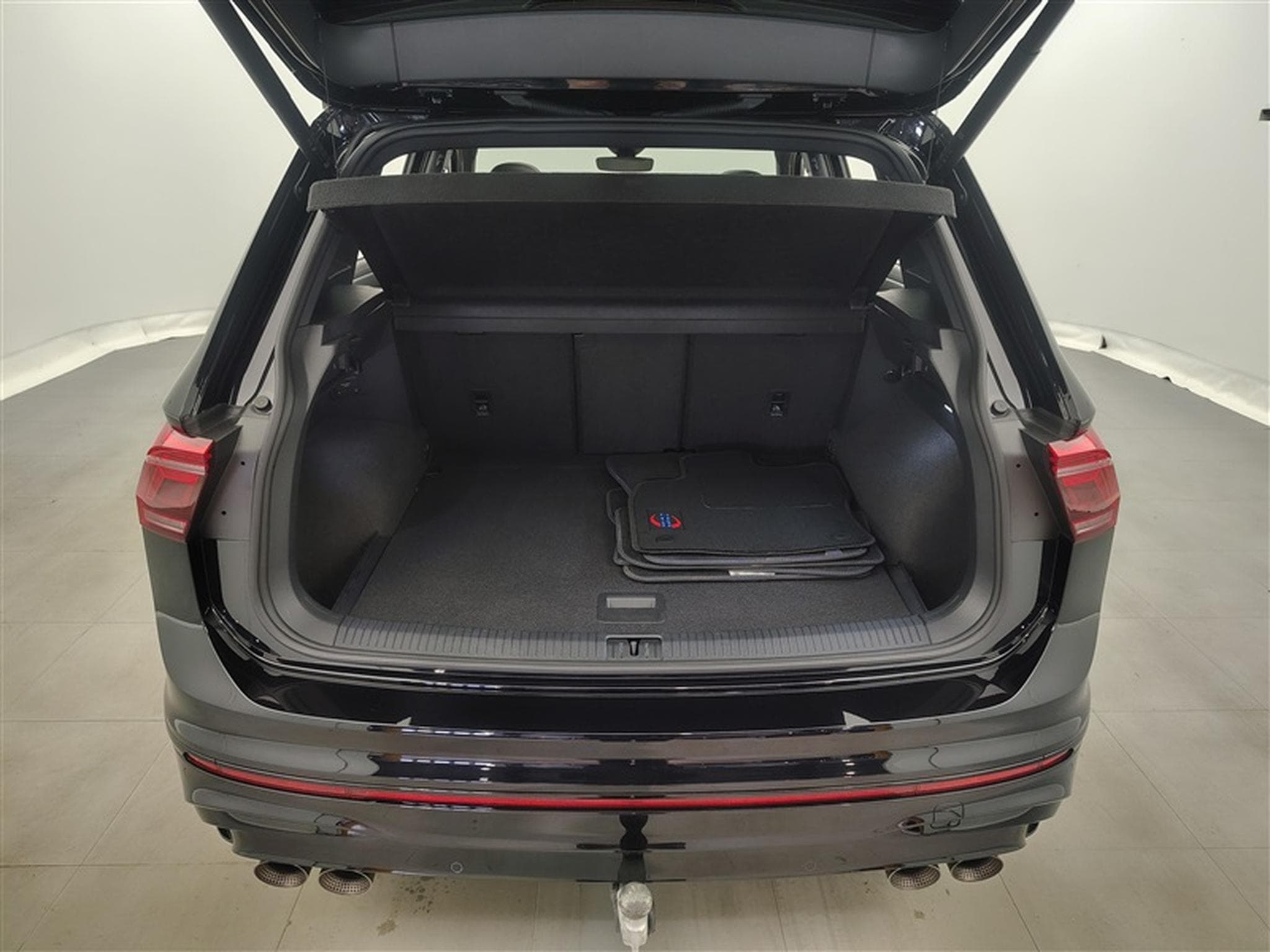 VW Tiguan R 2.0 TSI 4Motion OPF DSG (2023) - Photo 14