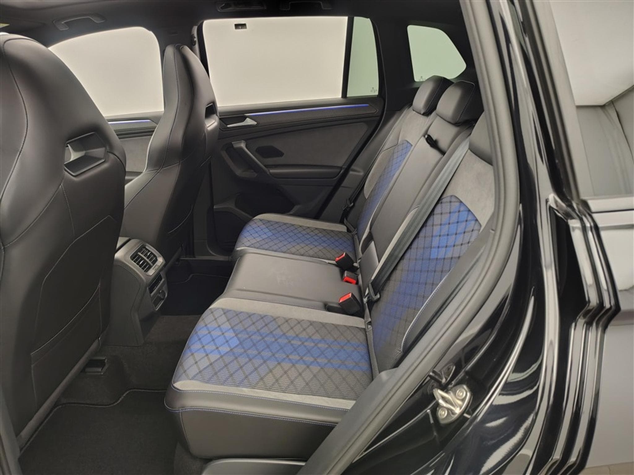 VW Tiguan R 2.0 TSI 4Motion OPF DSG (2023) - Photo 13