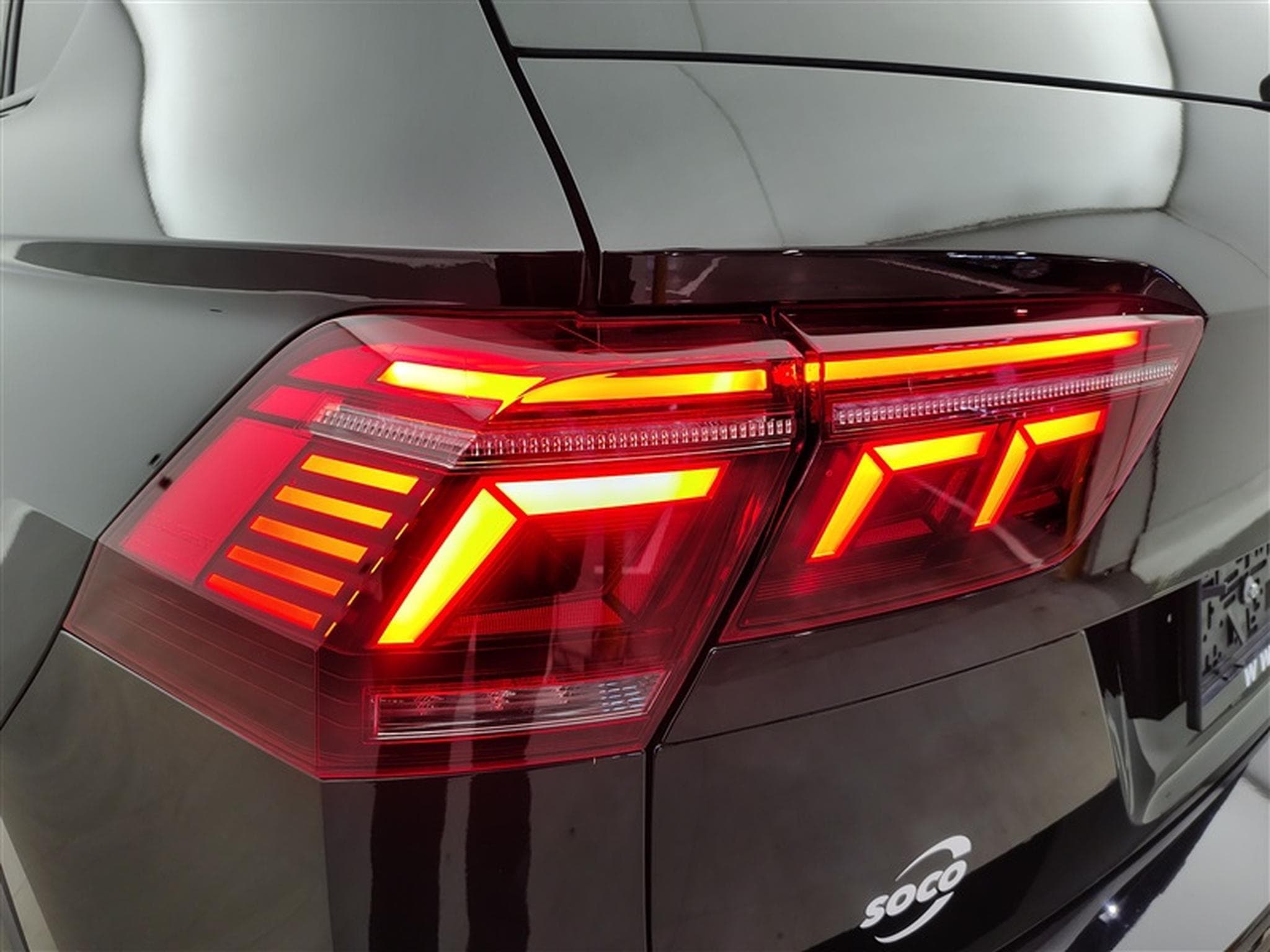 VW Tiguan R 2.0 TSI 4Motion OPF DSG (2023) - Photo 16