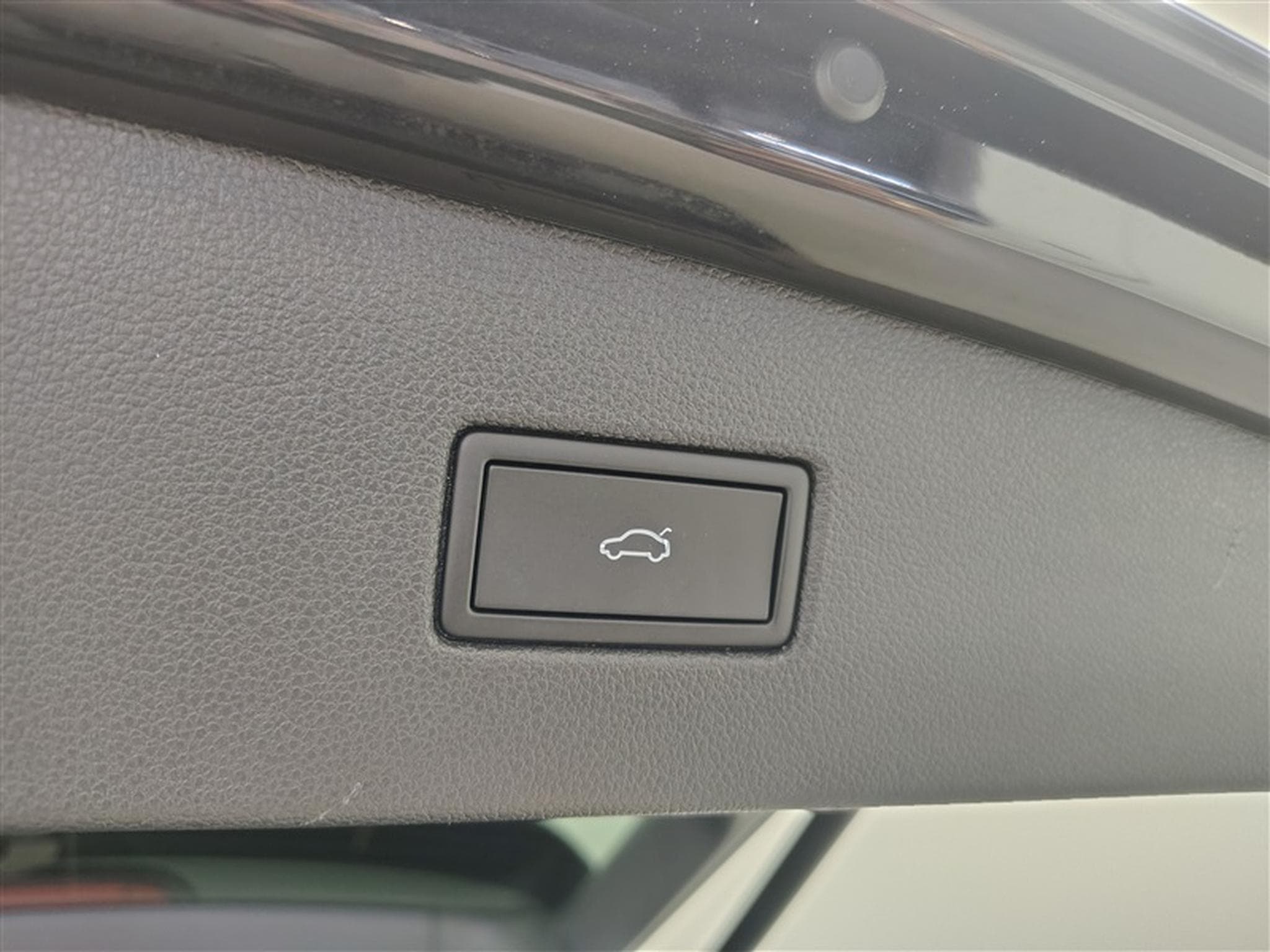 VW Tiguan R 2.0 TSI 4Motion OPF DSG (2023) - Photo 20