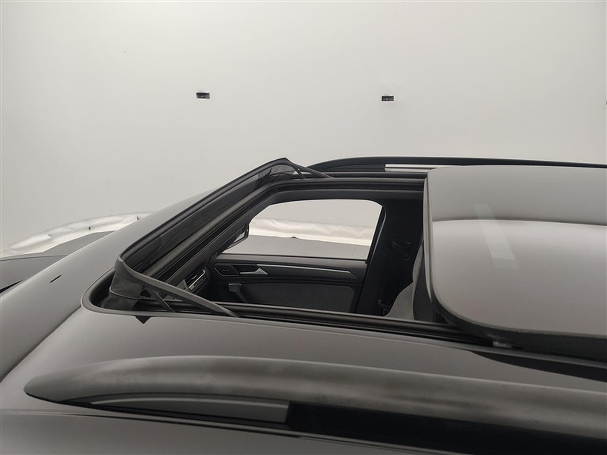 VW Tiguan R 2.0 TSI 4Motion OPF DSG (2023) - Photo 19
