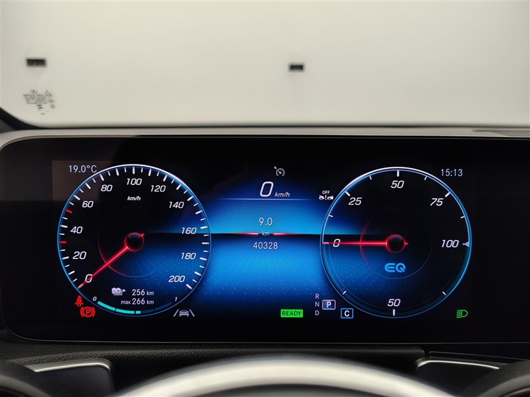 Mercedes EQB Business Line NAVI / FULL LED / S-CUIR (2023) - Photo 10