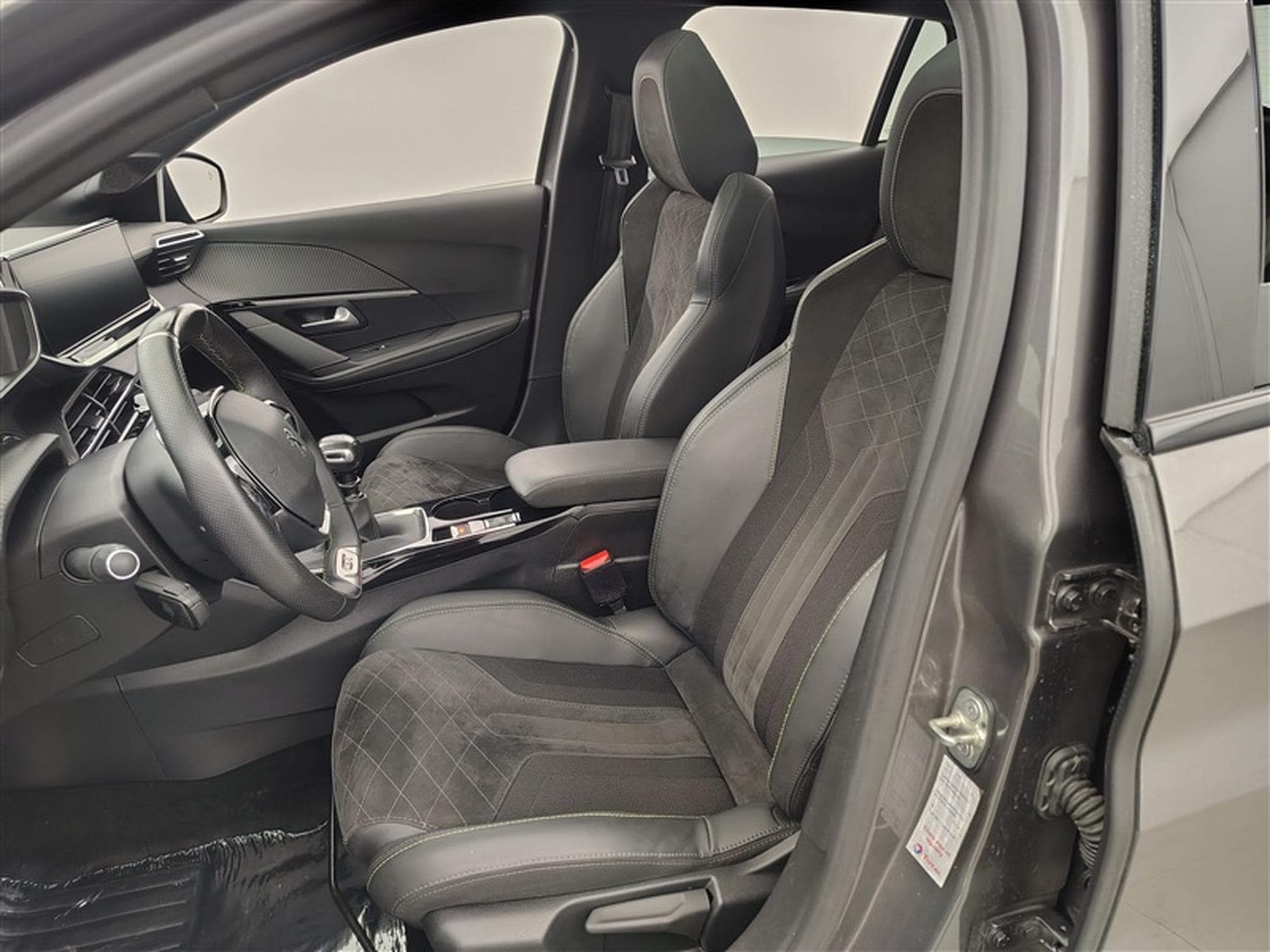 Peugeot 208 1.2i  GT Navi/CarPlay/Toit Pano/Caméra/PDC/... (2022) - Photo 7