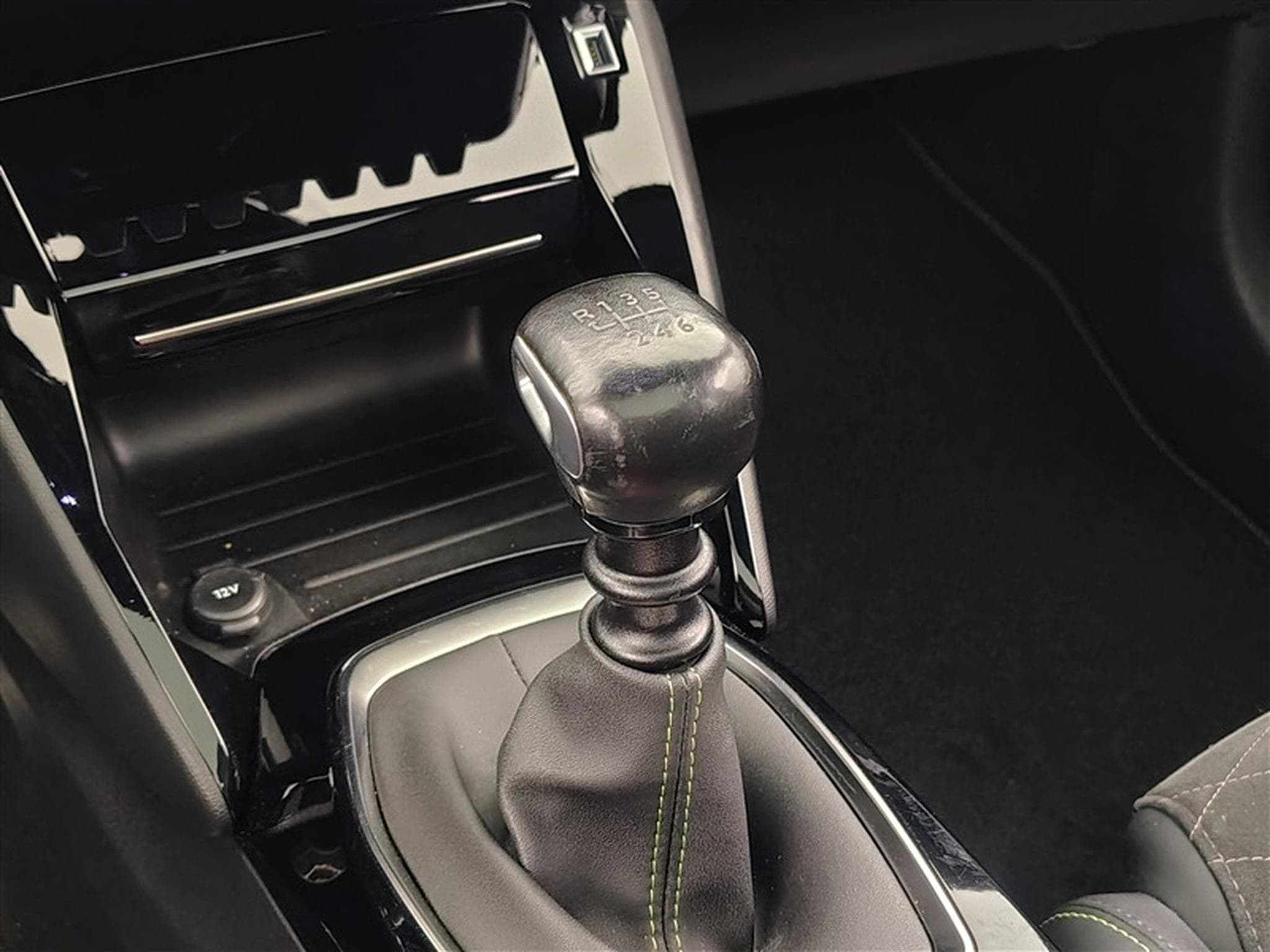 Peugeot 208 1.2i  GT Navi/CarPlay/Toit Pano/Caméra/PDC/... (2022) - Photo 12